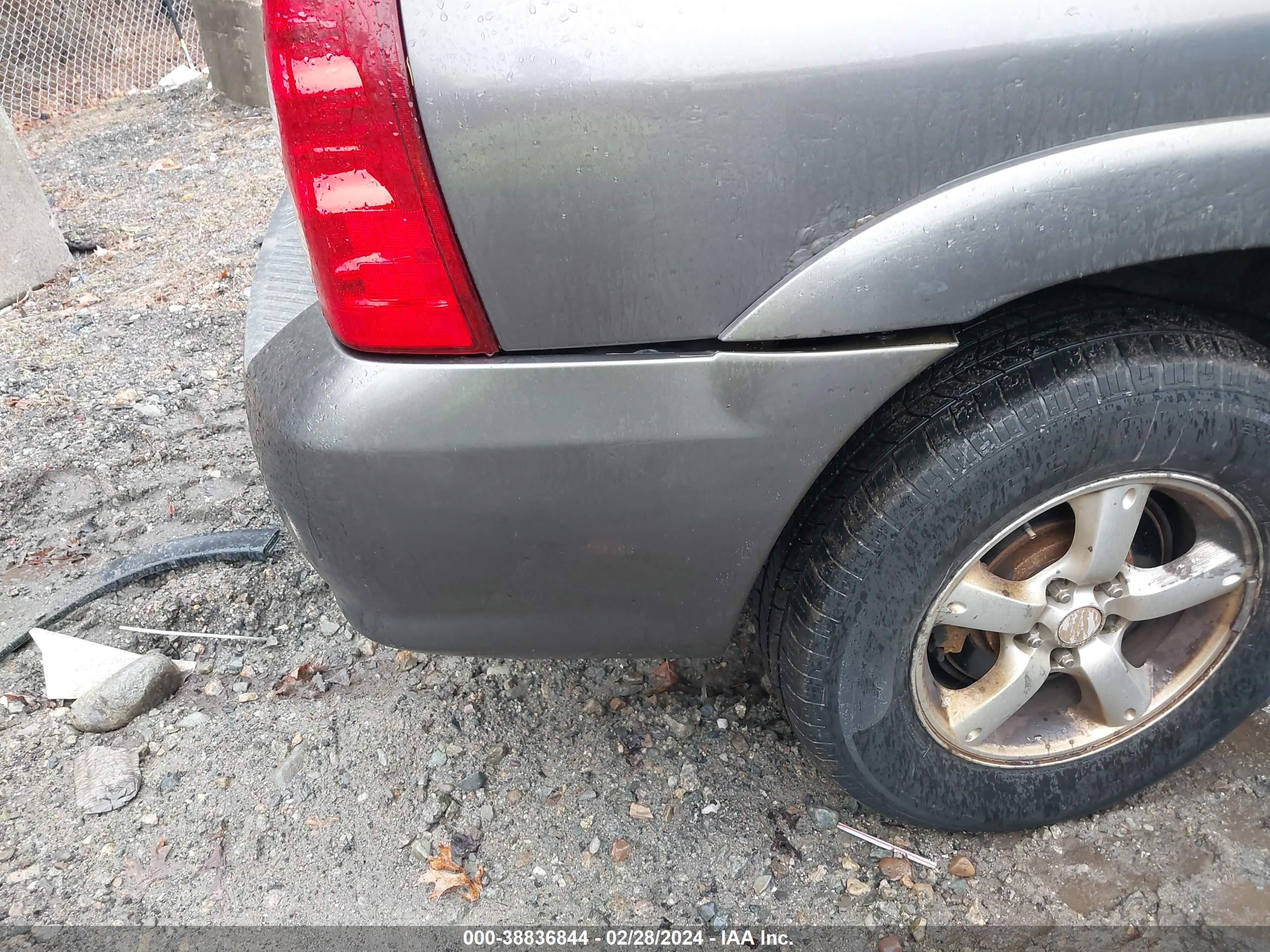 Photo 13 VIN: 4F2CZ94106KM09560 - MAZDA TRIBUTE 