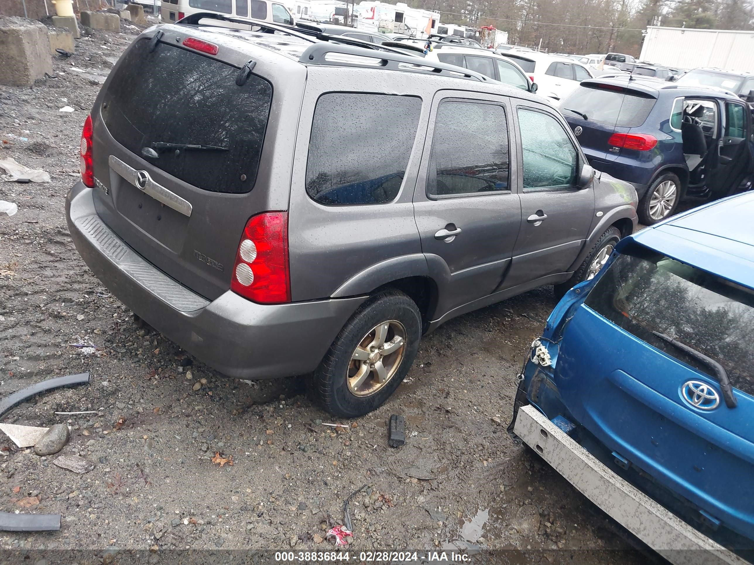 Photo 3 VIN: 4F2CZ94106KM09560 - MAZDA TRIBUTE 