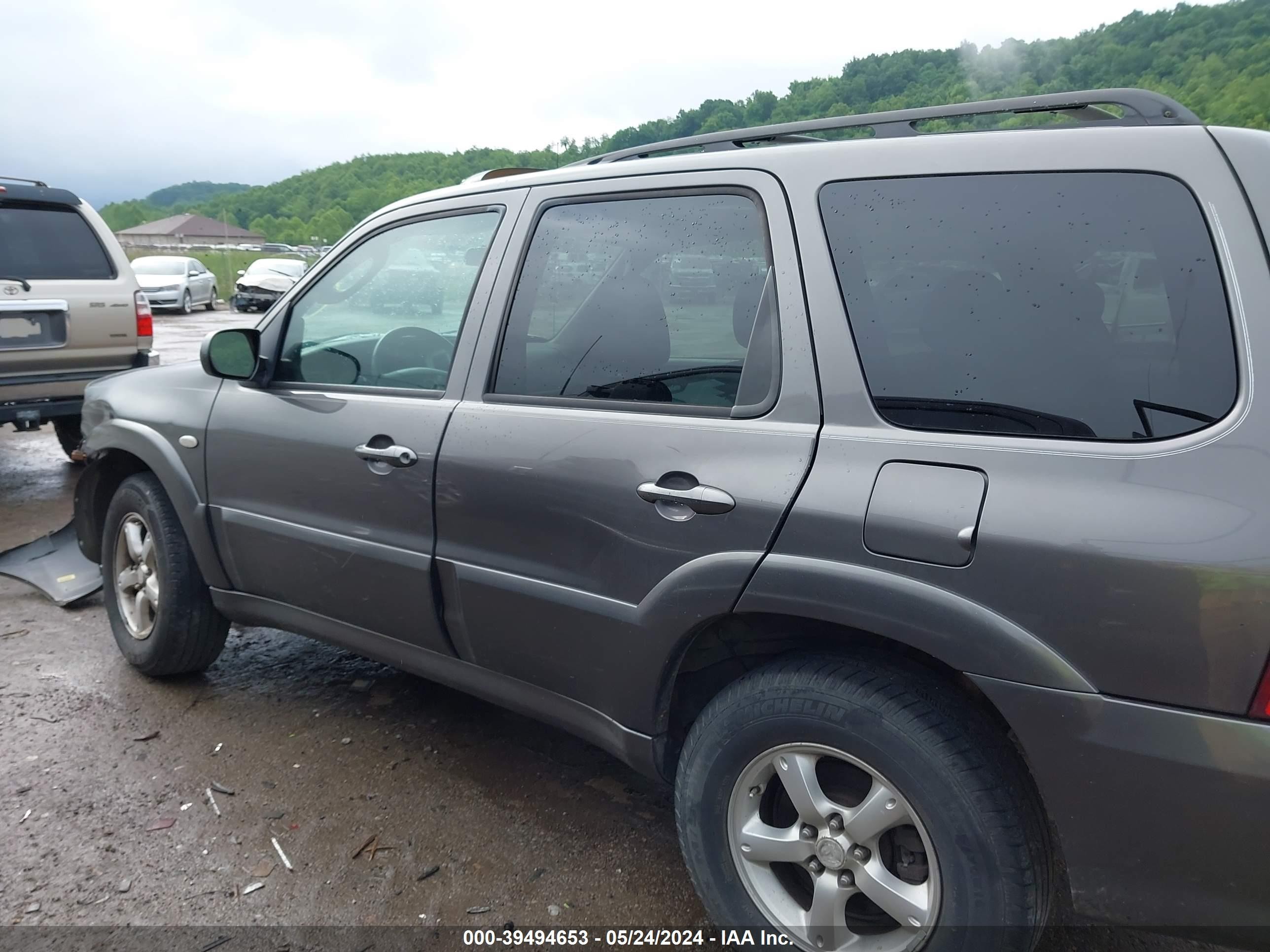 Photo 13 VIN: 4F2CZ94116KM01676 - MAZDA TRIBUTE 