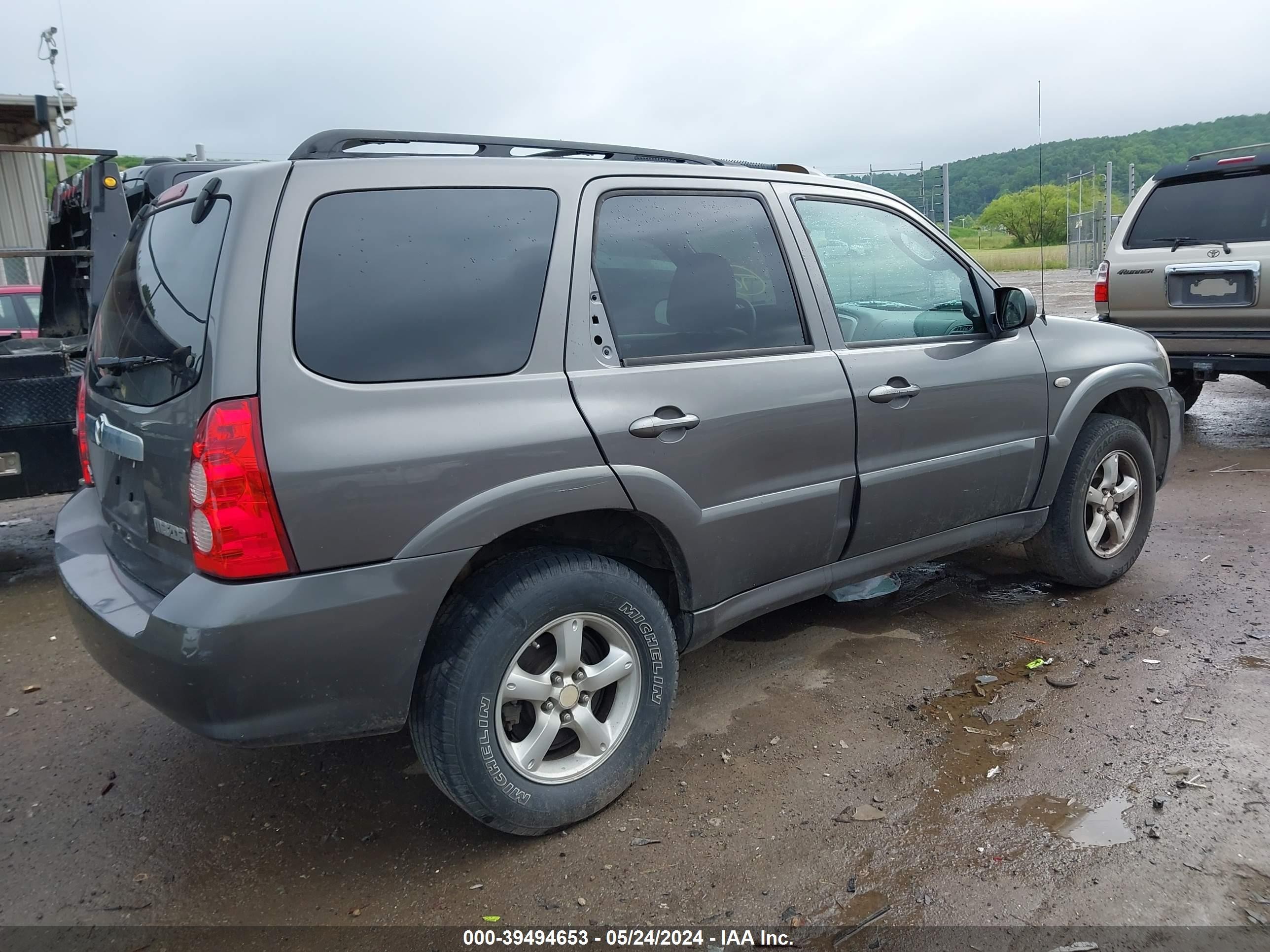 Photo 3 VIN: 4F2CZ94116KM01676 - MAZDA TRIBUTE 