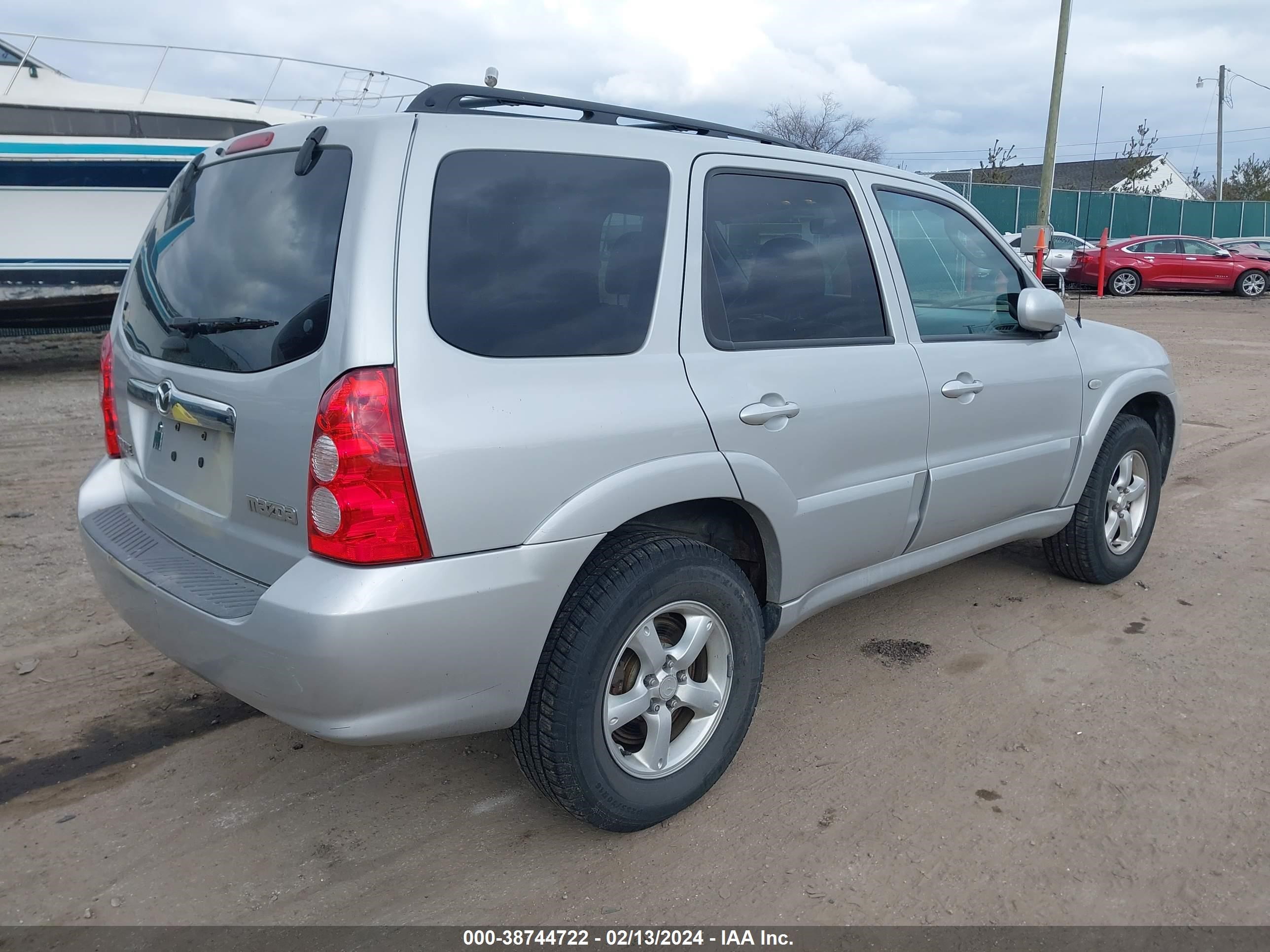 Photo 3 VIN: 4F2CZ96125KM45276 - MAZDA TRIBUTE 