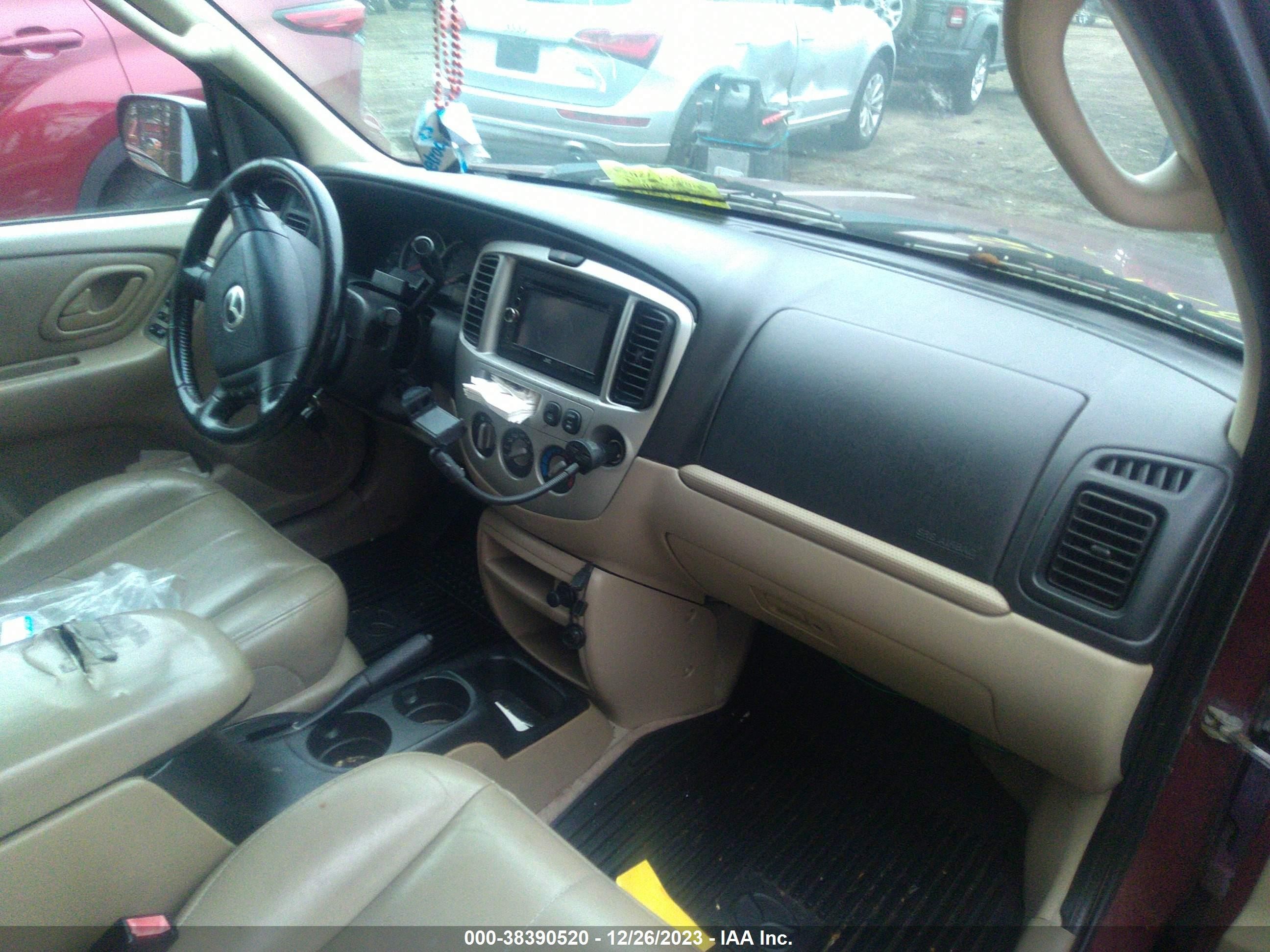 Photo 4 VIN: 4F2CZ96183KM35719 - MAZDA TRIBUTE 