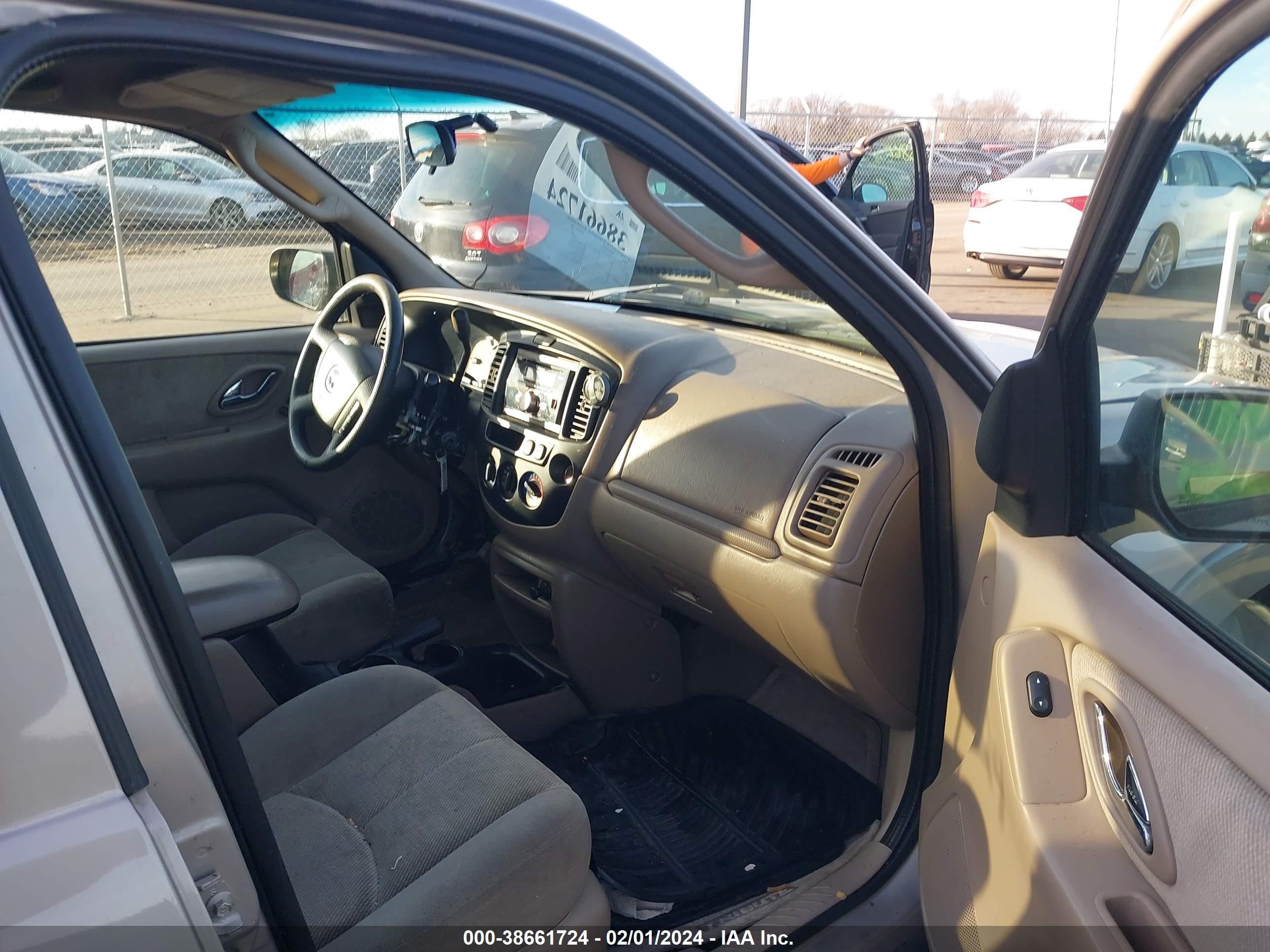 Photo 4 VIN: 4F2YU08152KM35592 - MAZDA TRIBUTE 