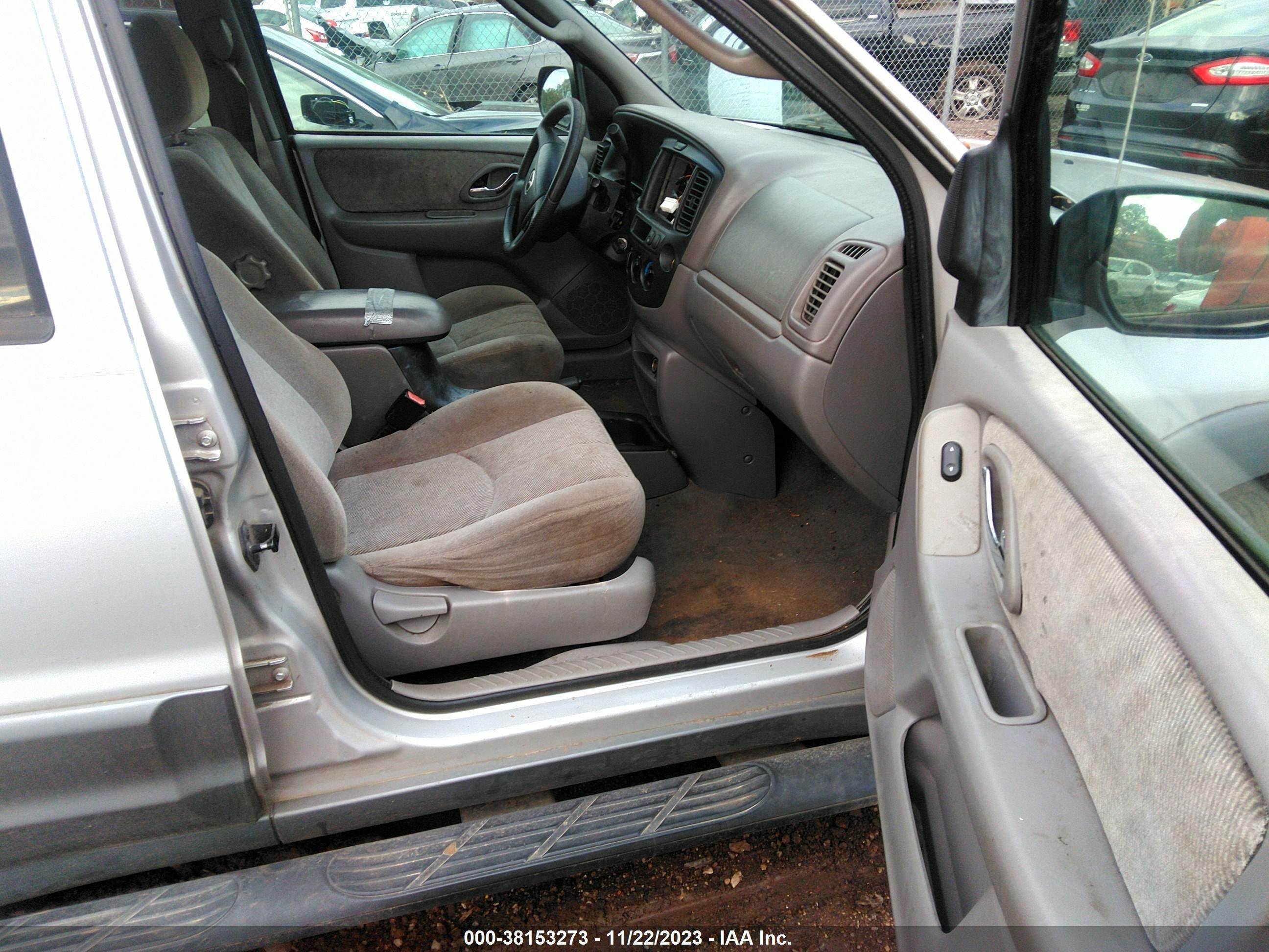 Photo 4 VIN: 4F2YU09132KM18434 - MAZDA TRIBUTE 