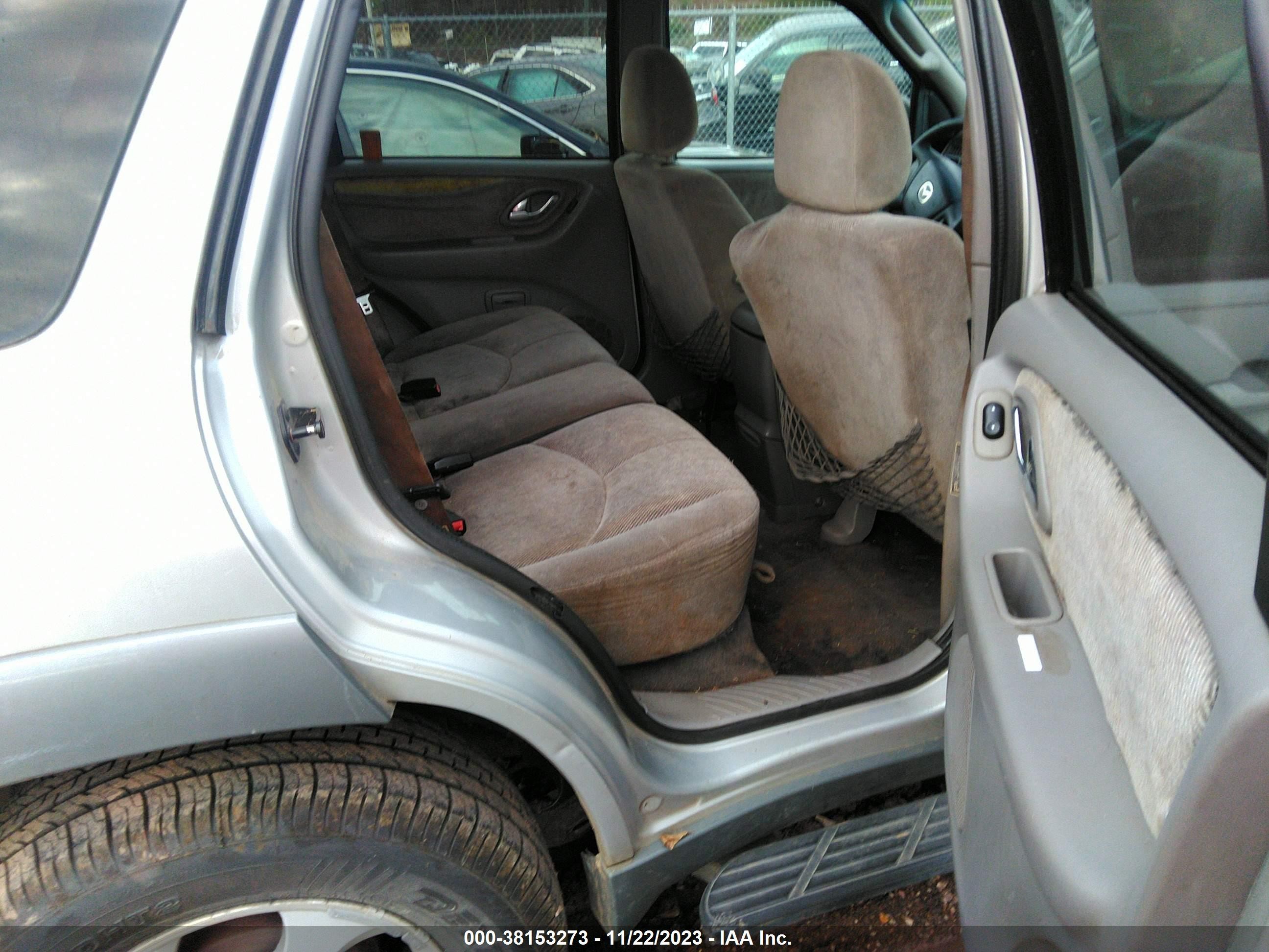 Photo 7 VIN: 4F2YU09132KM18434 - MAZDA TRIBUTE 