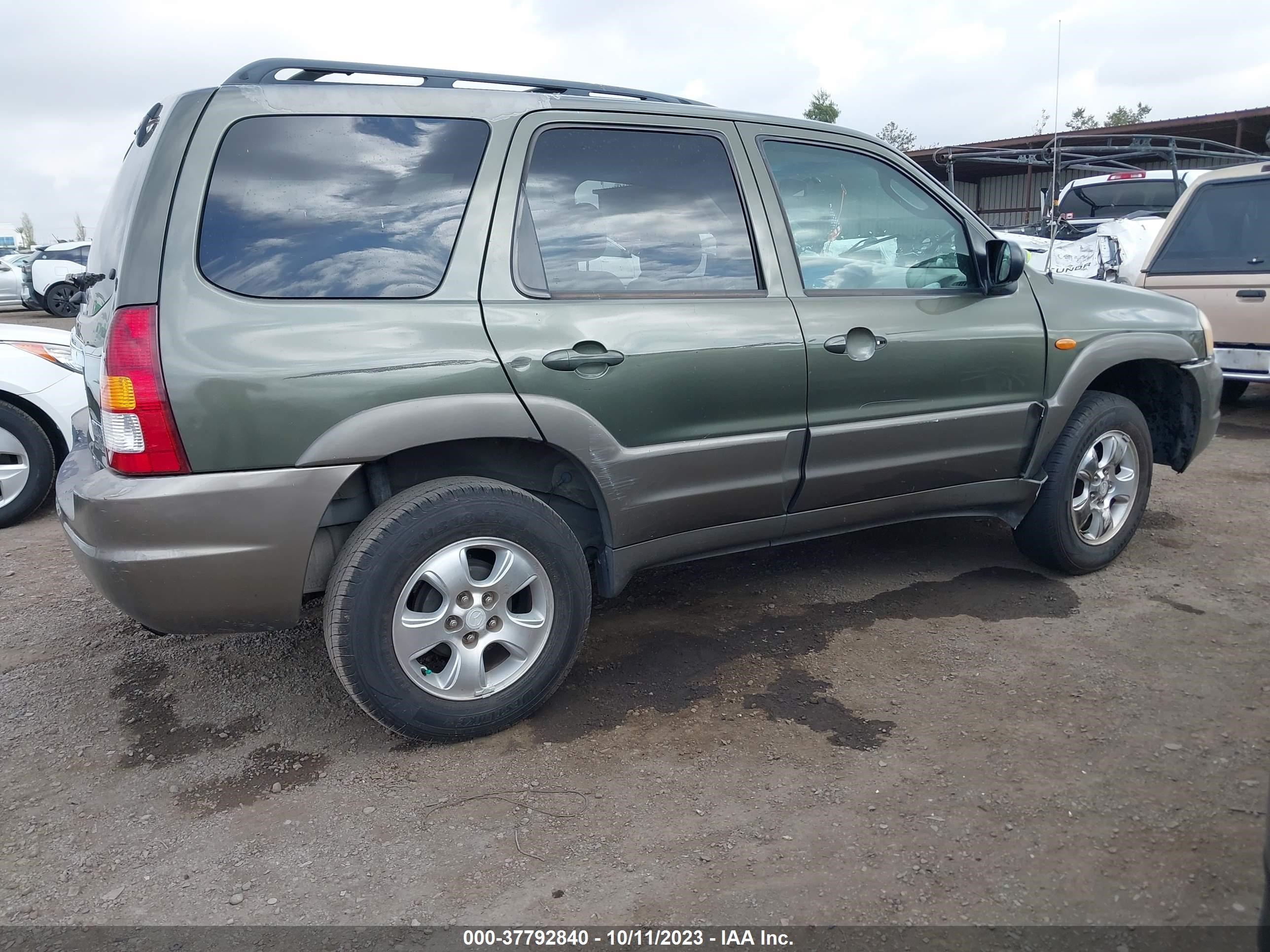 Photo 11 VIN: 4F2YU09182KM27436 - MAZDA TRIBUTE 