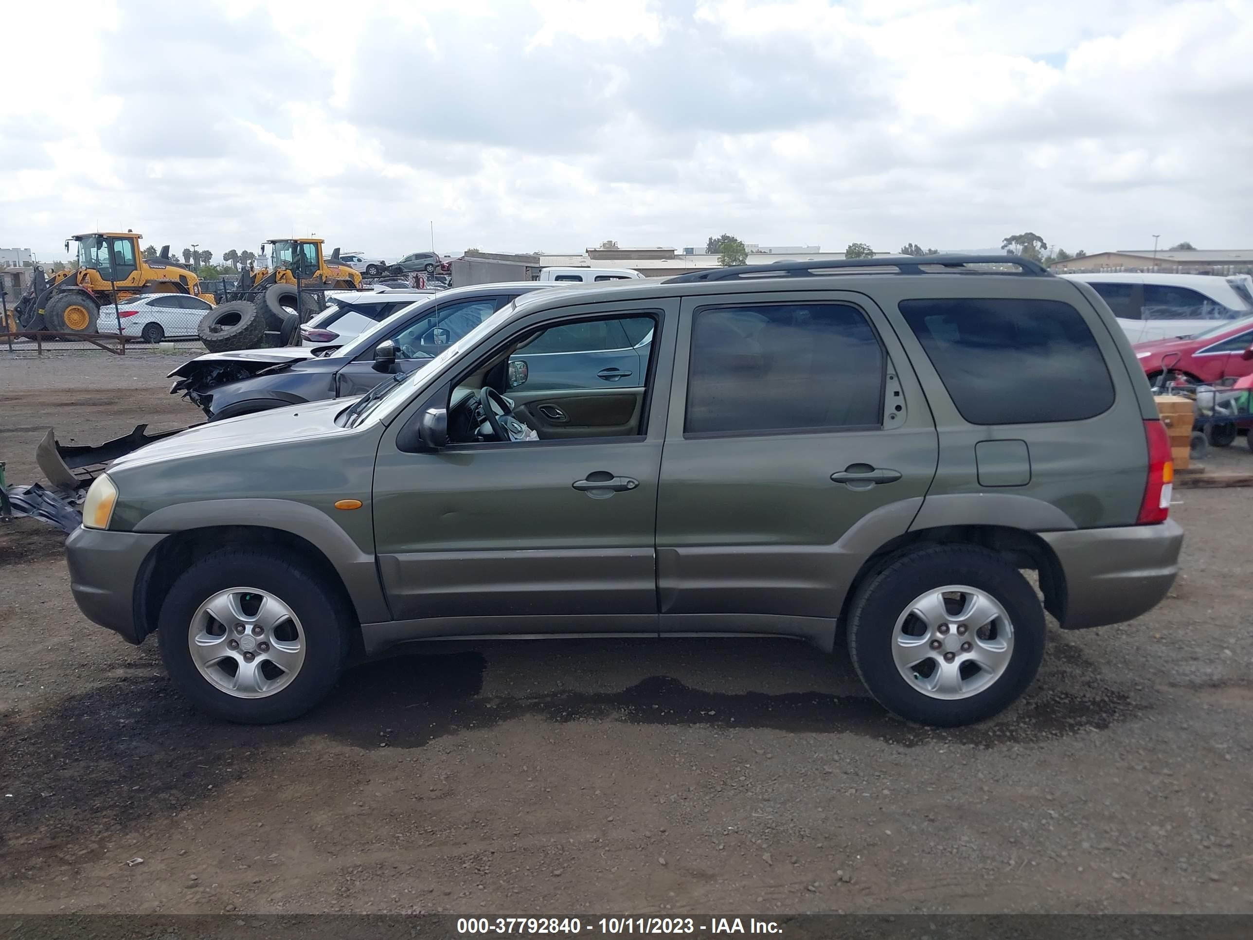 Photo 12 VIN: 4F2YU09182KM27436 - MAZDA TRIBUTE 