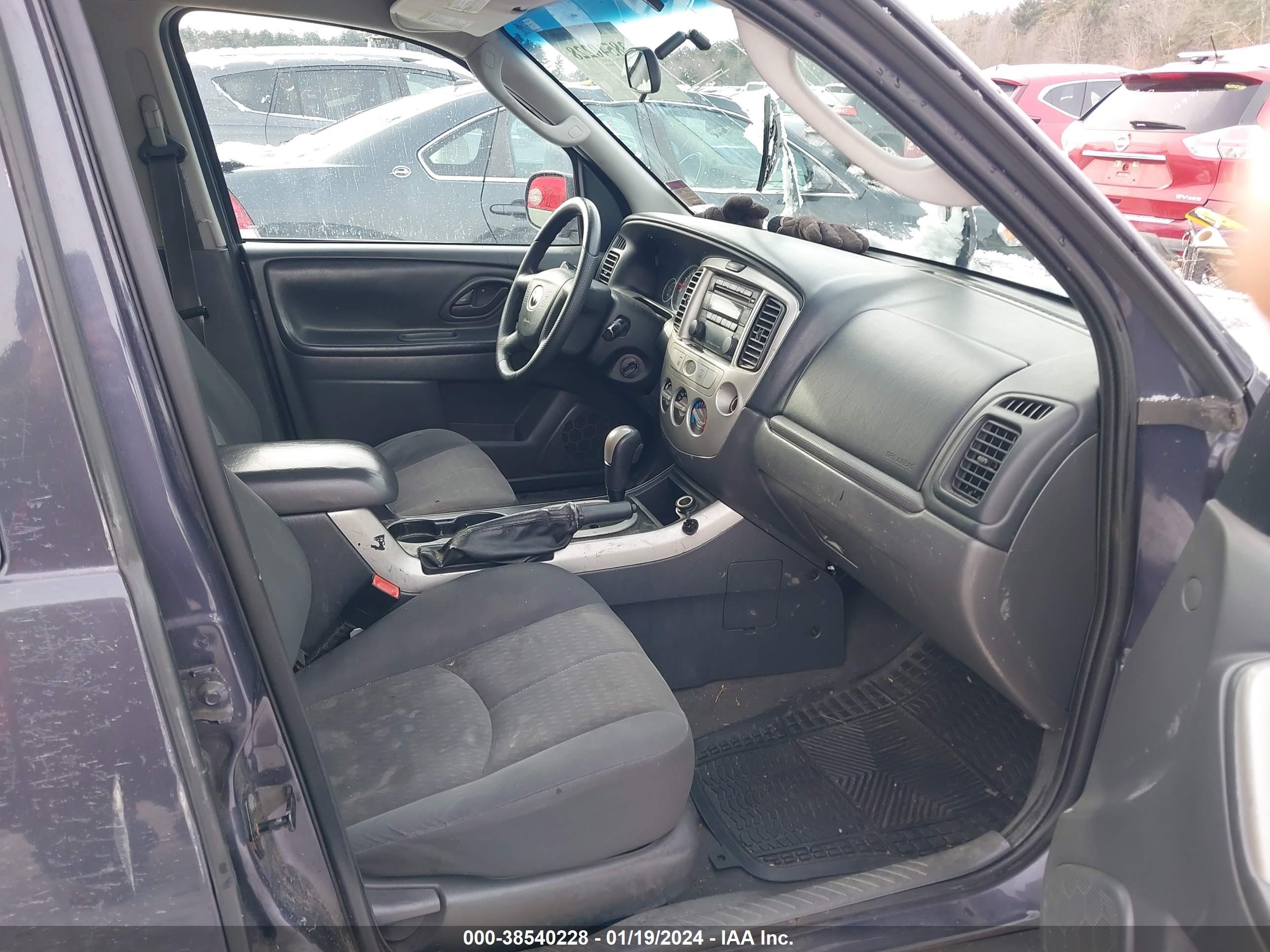 Photo 4 VIN: 4F2YZ02Z05KM32331 - MAZDA TRIBUTE 