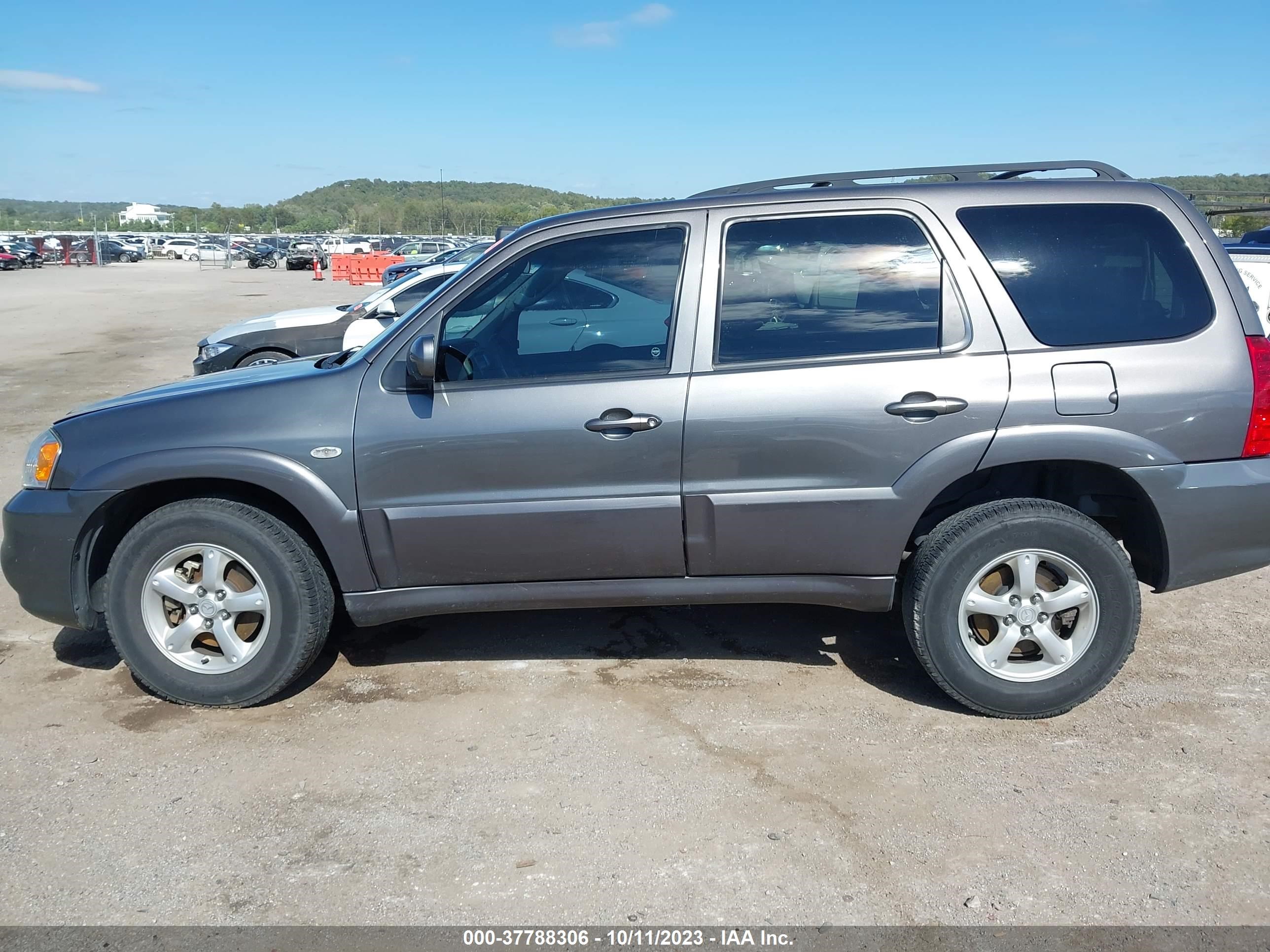 Photo 13 VIN: 4F2YZ04156KM07739 - MAZDA TRIBUTE 