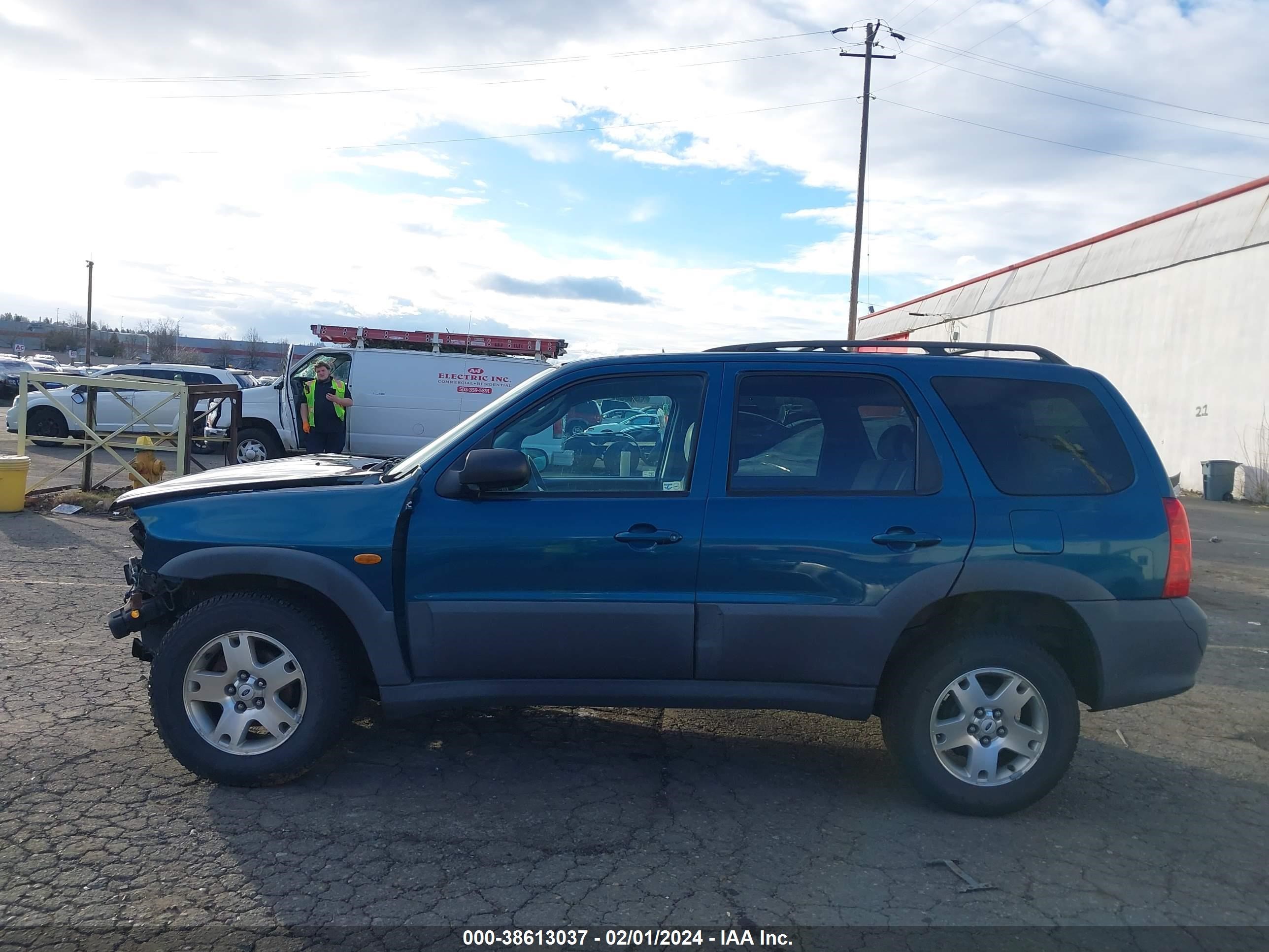 Photo 13 VIN: 4F2YZ92Z05KM01617 - MAZDA TRIBUTE 