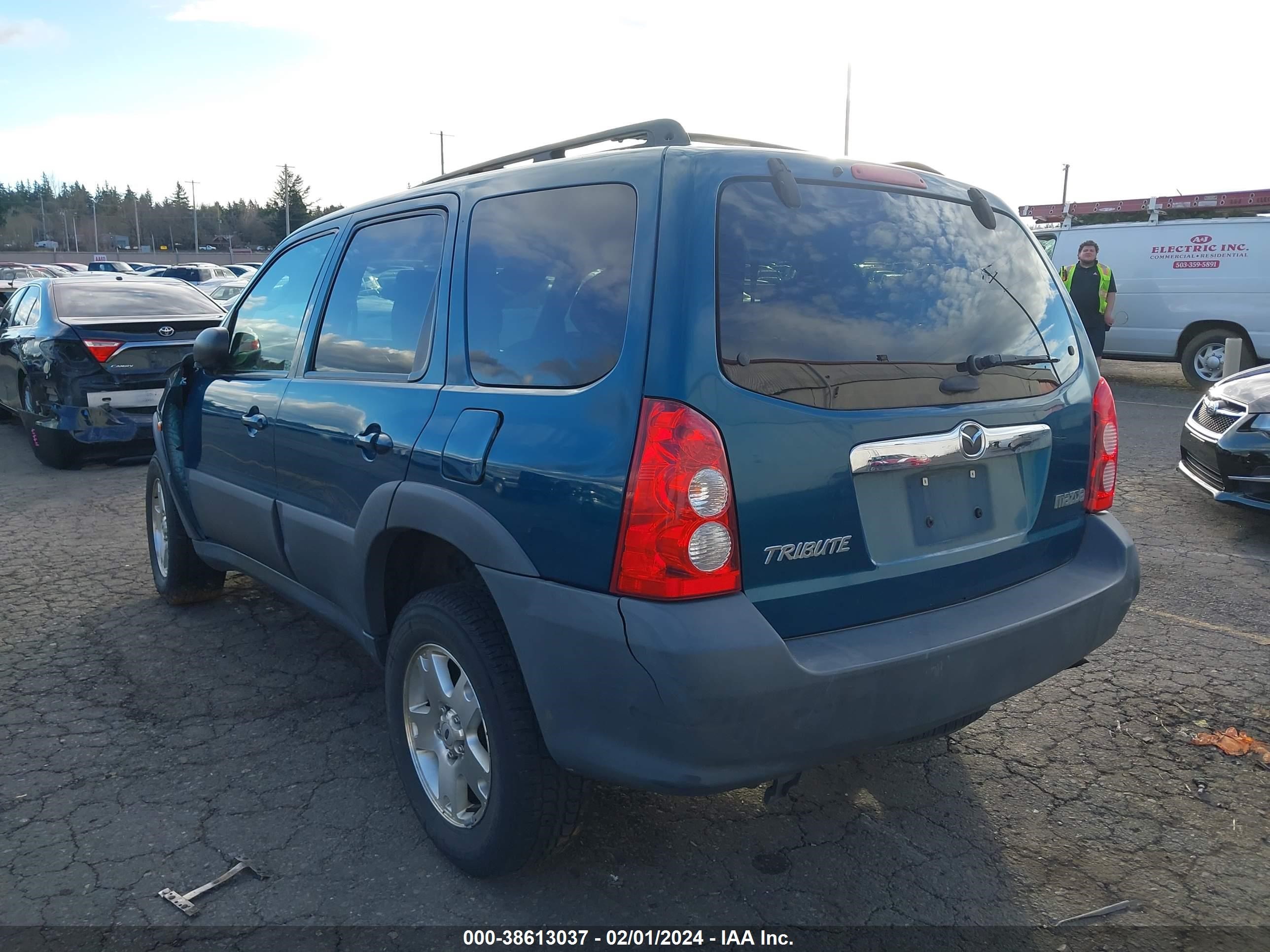 Photo 2 VIN: 4F2YZ92Z05KM01617 - MAZDA TRIBUTE 