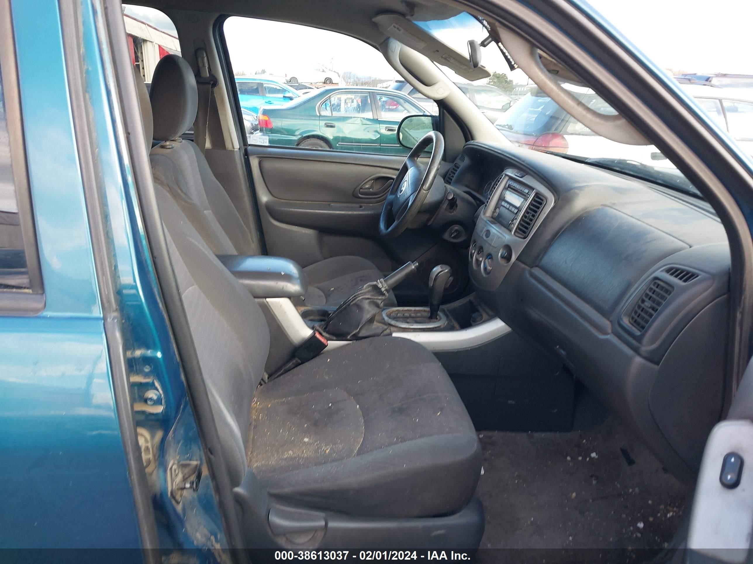 Photo 4 VIN: 4F2YZ92Z05KM01617 - MAZDA TRIBUTE 