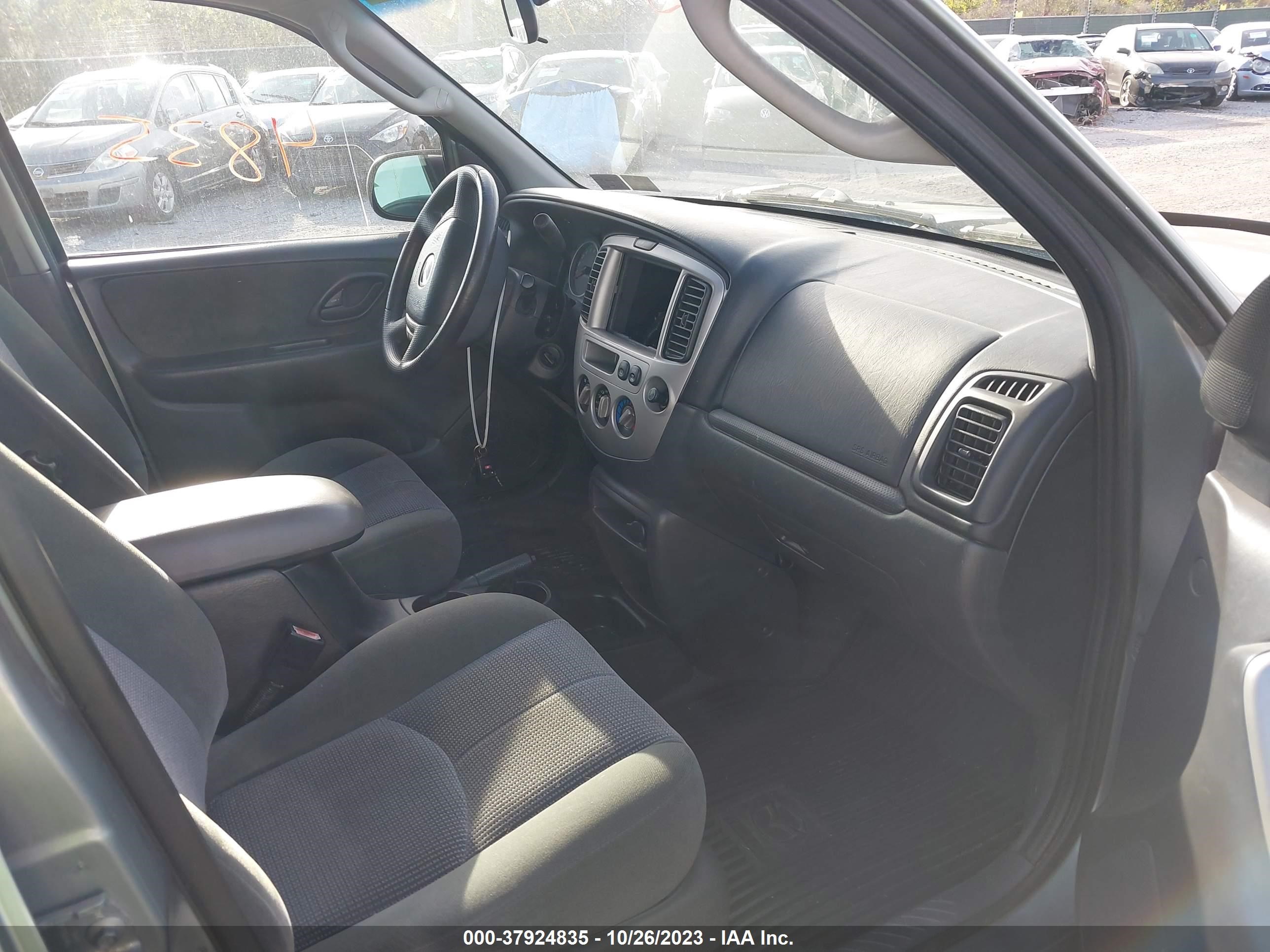 Photo 4 VIN: 4F2YZ94193KM47211 - MAZDA TRIBUTE 