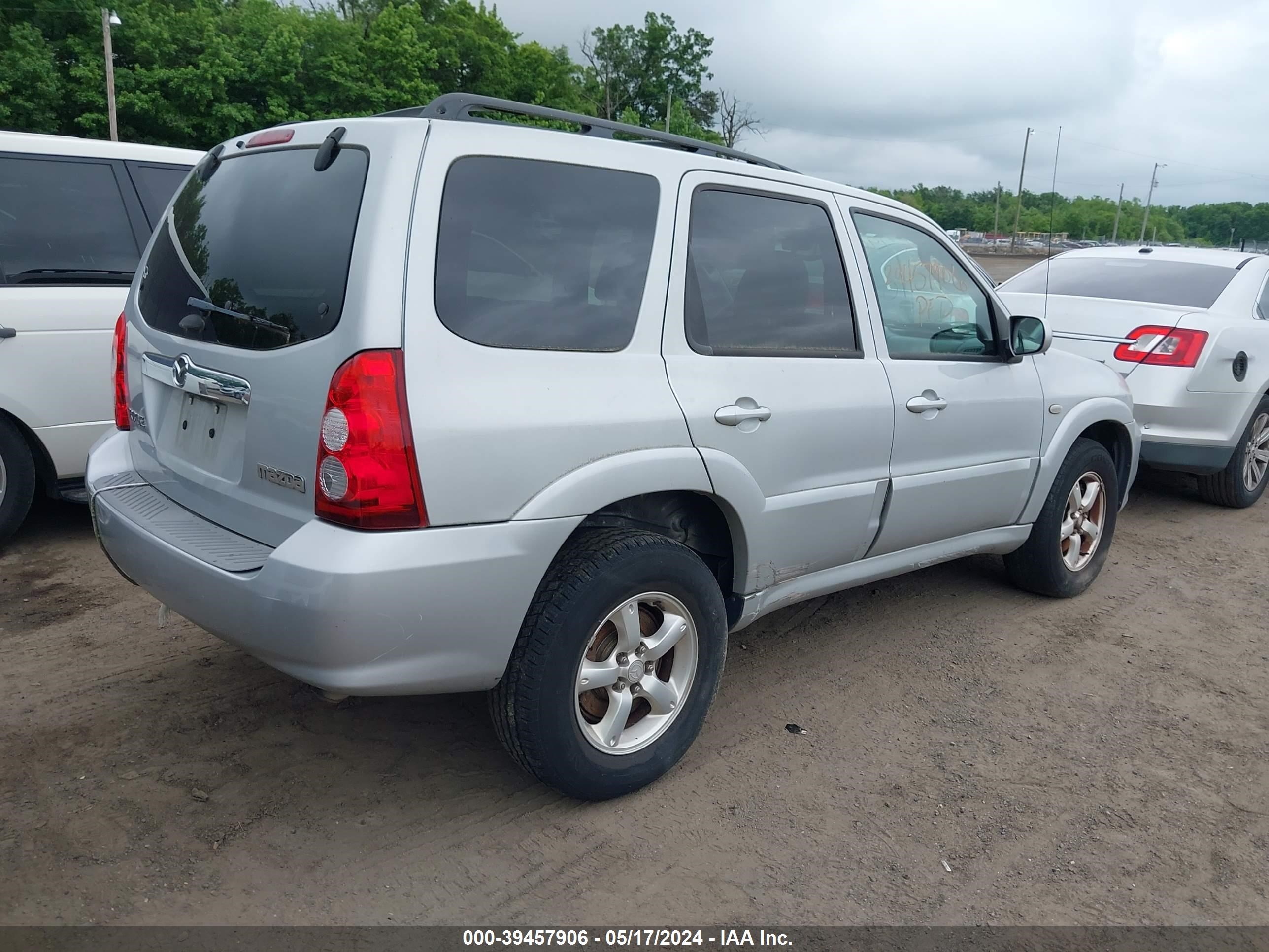 Photo 3 VIN: 4F2YZ96116KM29089 - MAZDA TRIBUTE 