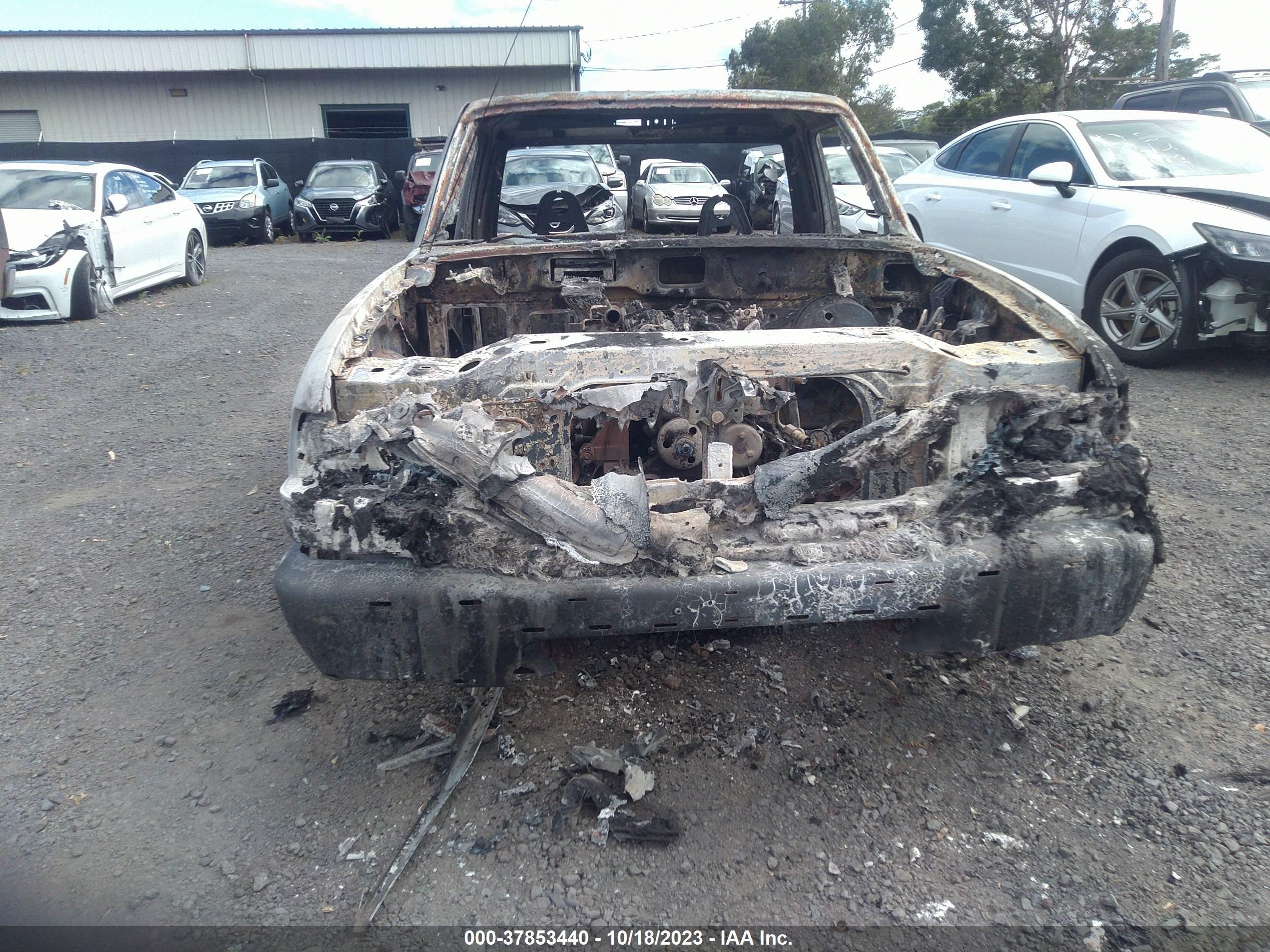 Photo 5 VIN: 4F4YR12D83TM14717 - MAZDA 3 