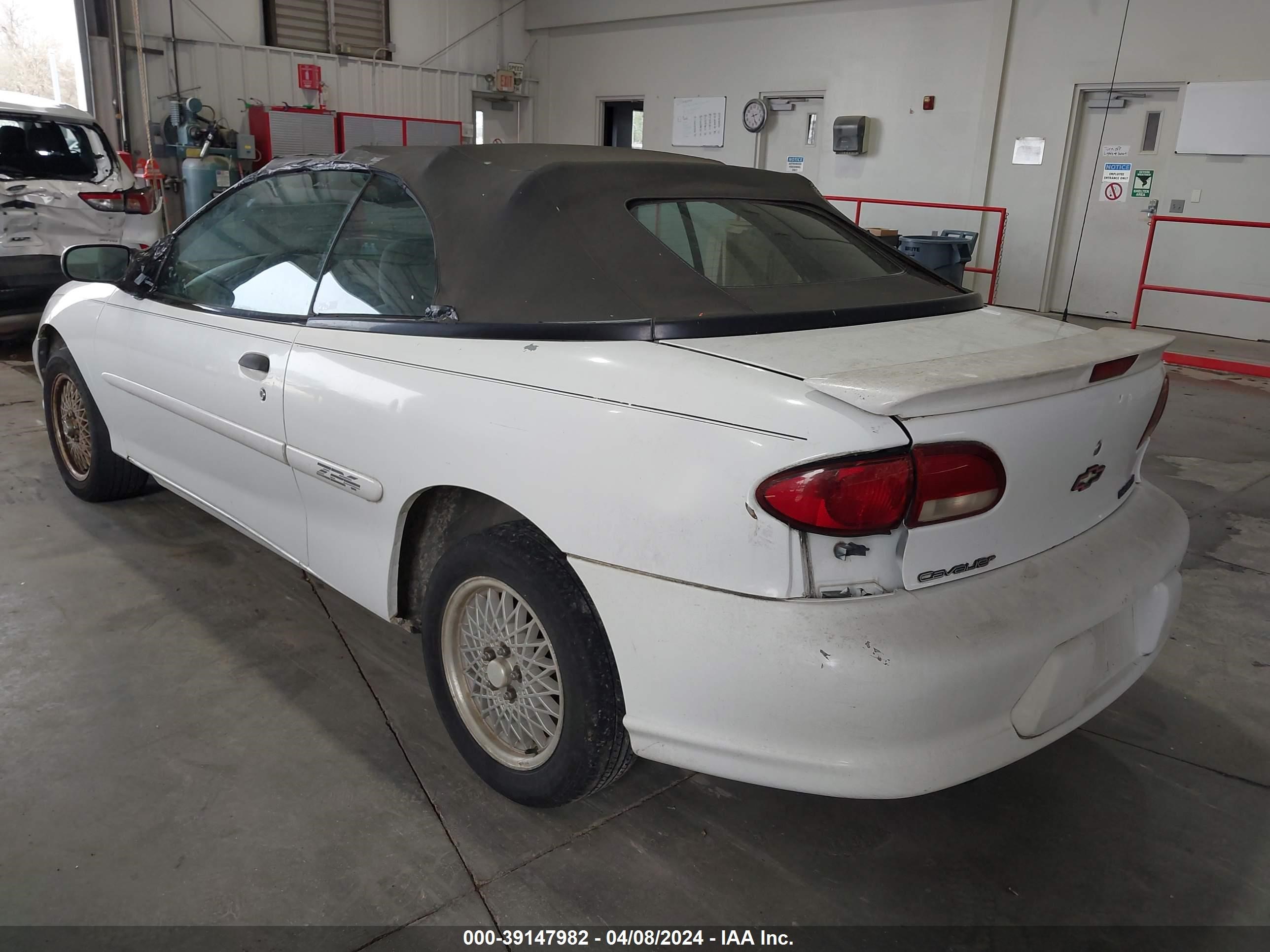 Photo 2 VIN: 4G1JF32T8WB902069 - CHEVROLET CAVALIER 