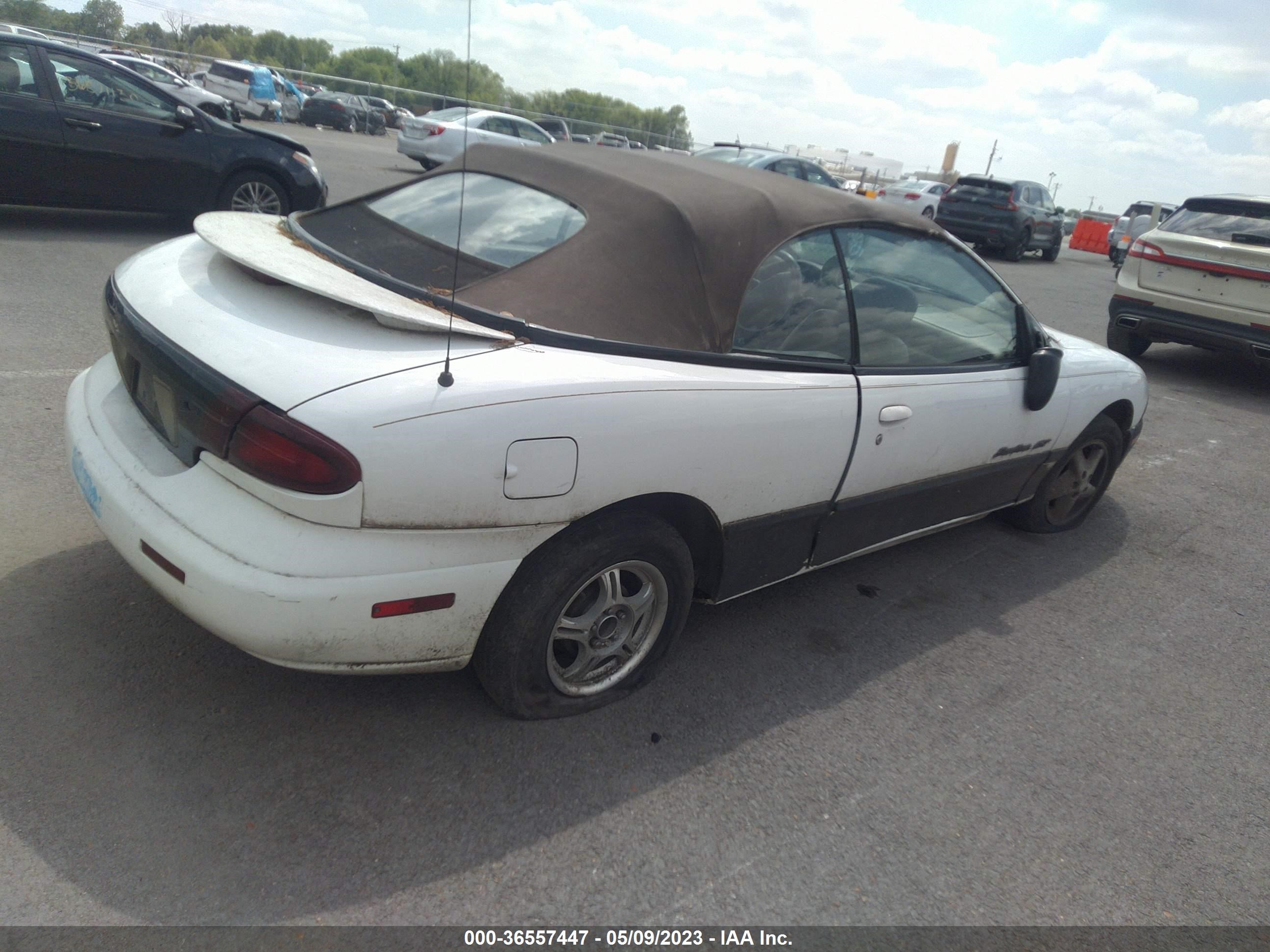 Photo 3 VIN: 4G2JB32T1XB204251 - PONTIAC SUNFIRE 