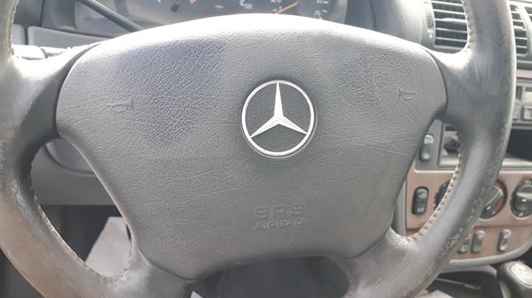 Photo 12 VIN: 4JGAB54E2XA108668 - MERCEDES-BENZ ML320 