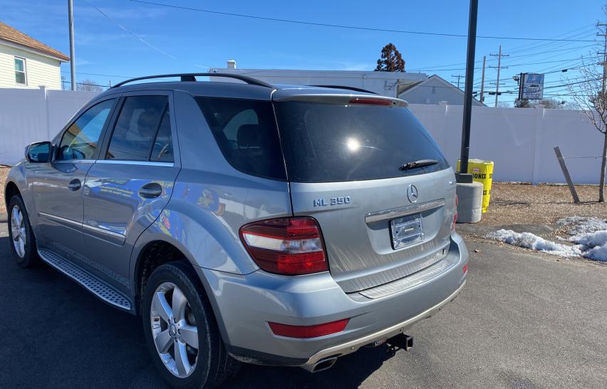 Photo 2 VIN: 4JGBB8GB8AA573101 - MERCEDES-BENZ ML 350 4MA 