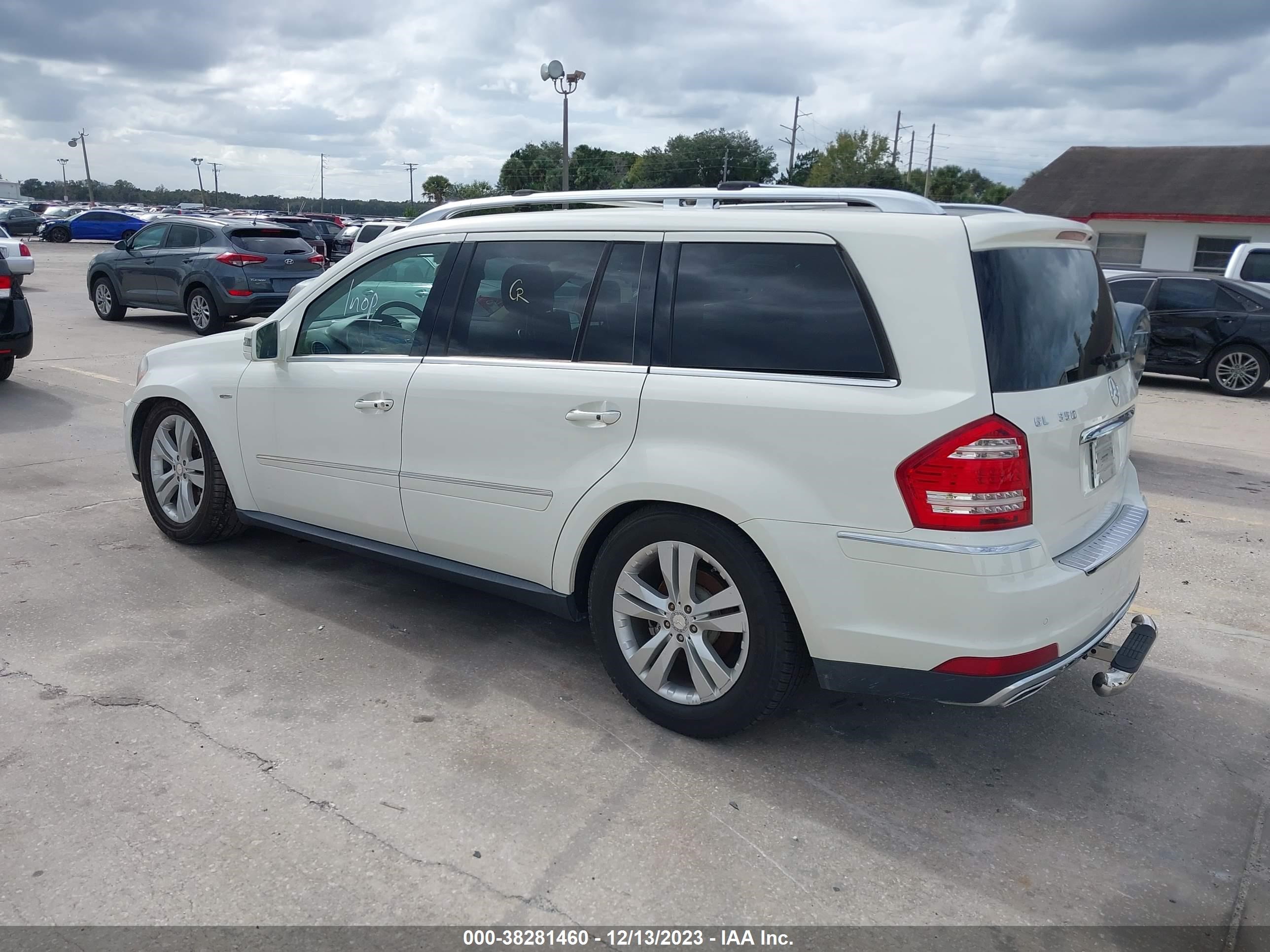 Photo 2 VIN: 4JGBF2FE8CA772648 - MERCEDES-BENZ GL 350 