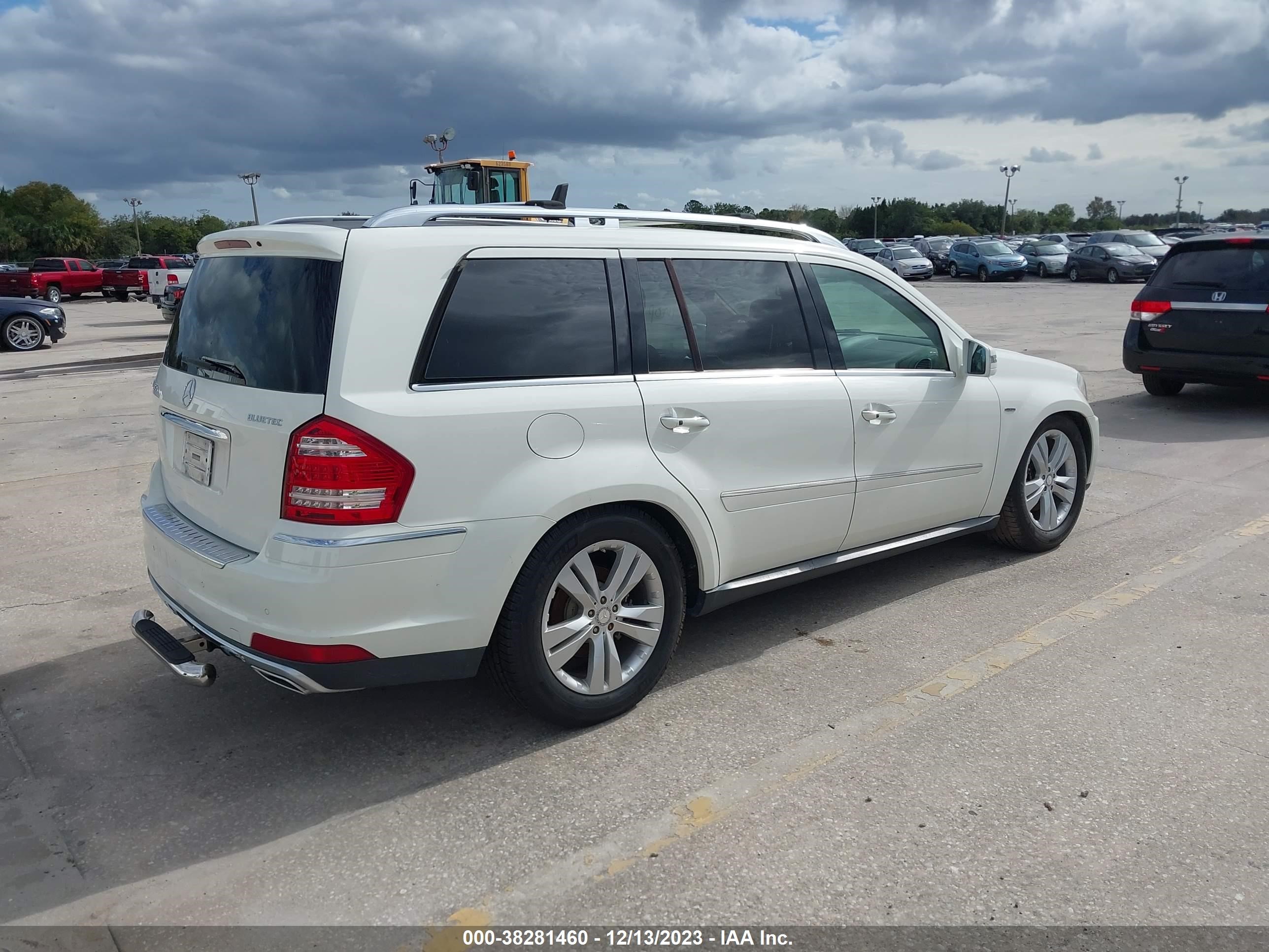 Photo 3 VIN: 4JGBF2FE8CA772648 - MERCEDES-BENZ GL 350 