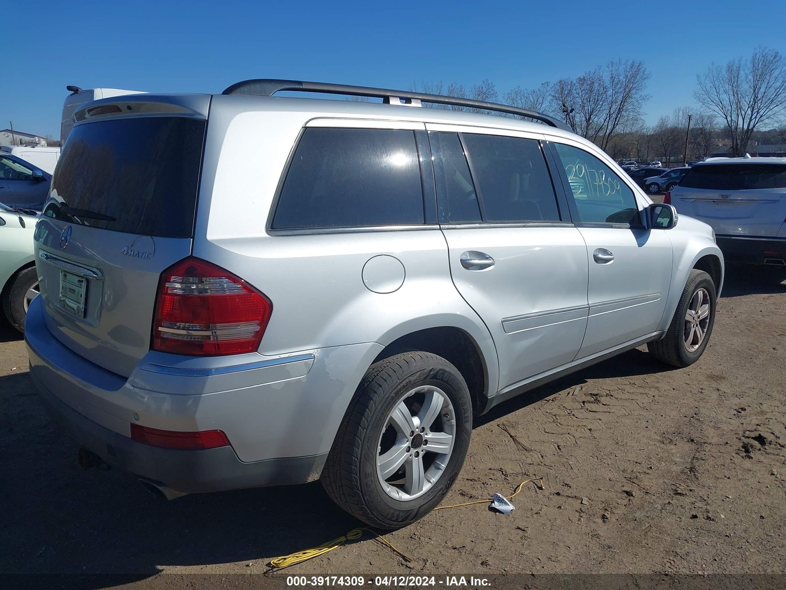 Photo 3 VIN: 4JGBF71E37A186045 - MERCEDES-BENZ GL-CLASS 