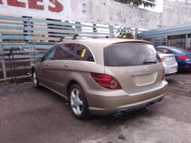 Photo 2 VIN: 4JGCB25E99A093286 - MERCEDES-BENZ R 320 