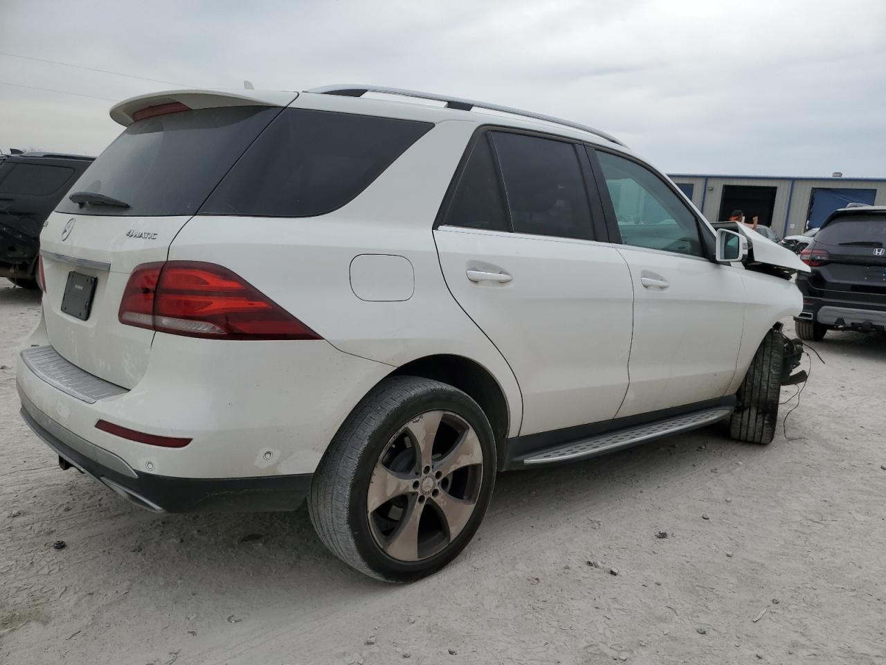 Photo 2 VIN: 4JGDA0EB2GA684333 - MERCEDES-BENZ GLE 