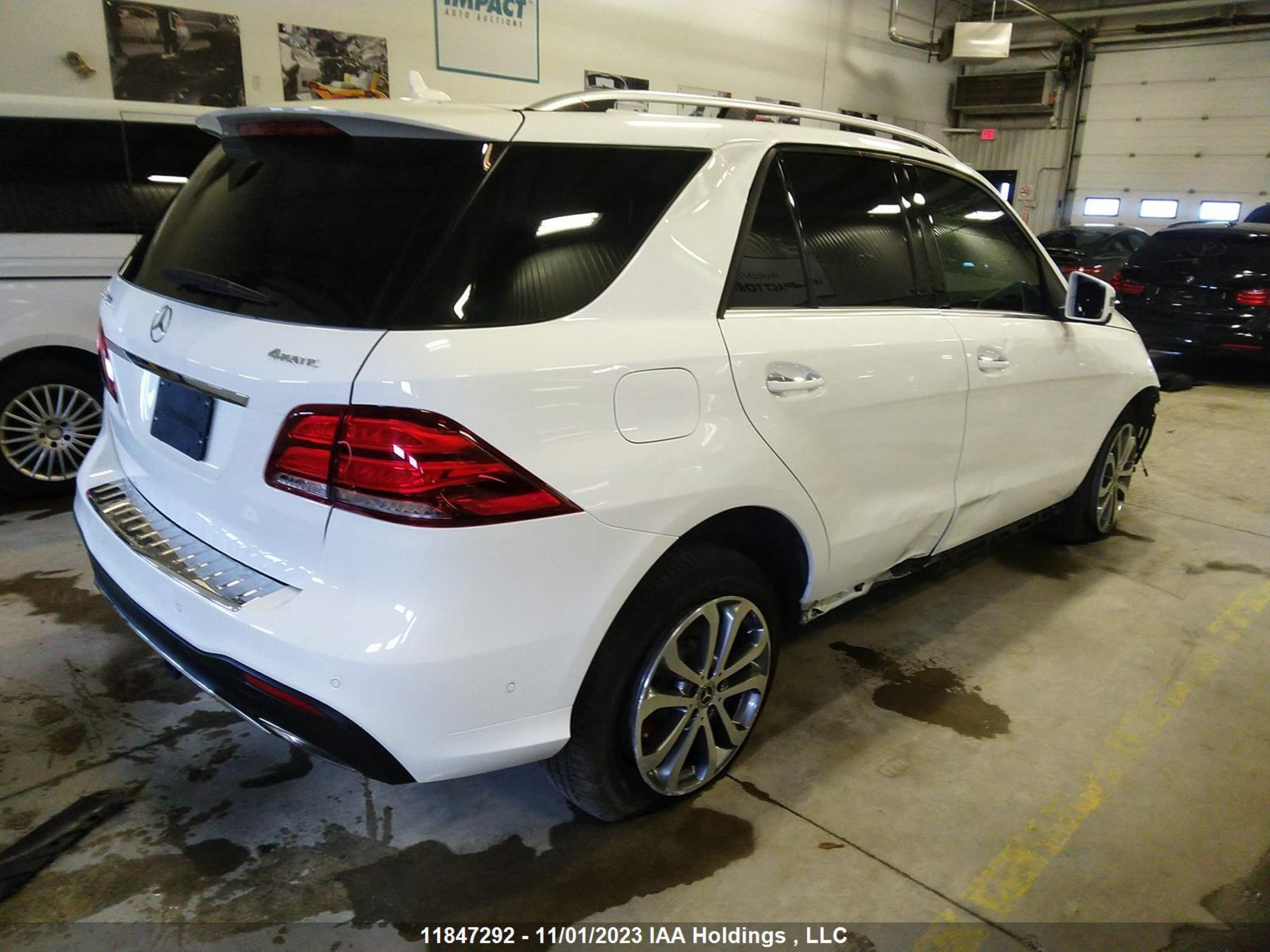 Photo 3 VIN: 4JGDA5GB5JB049084 - MERCEDES-BENZ GLE 