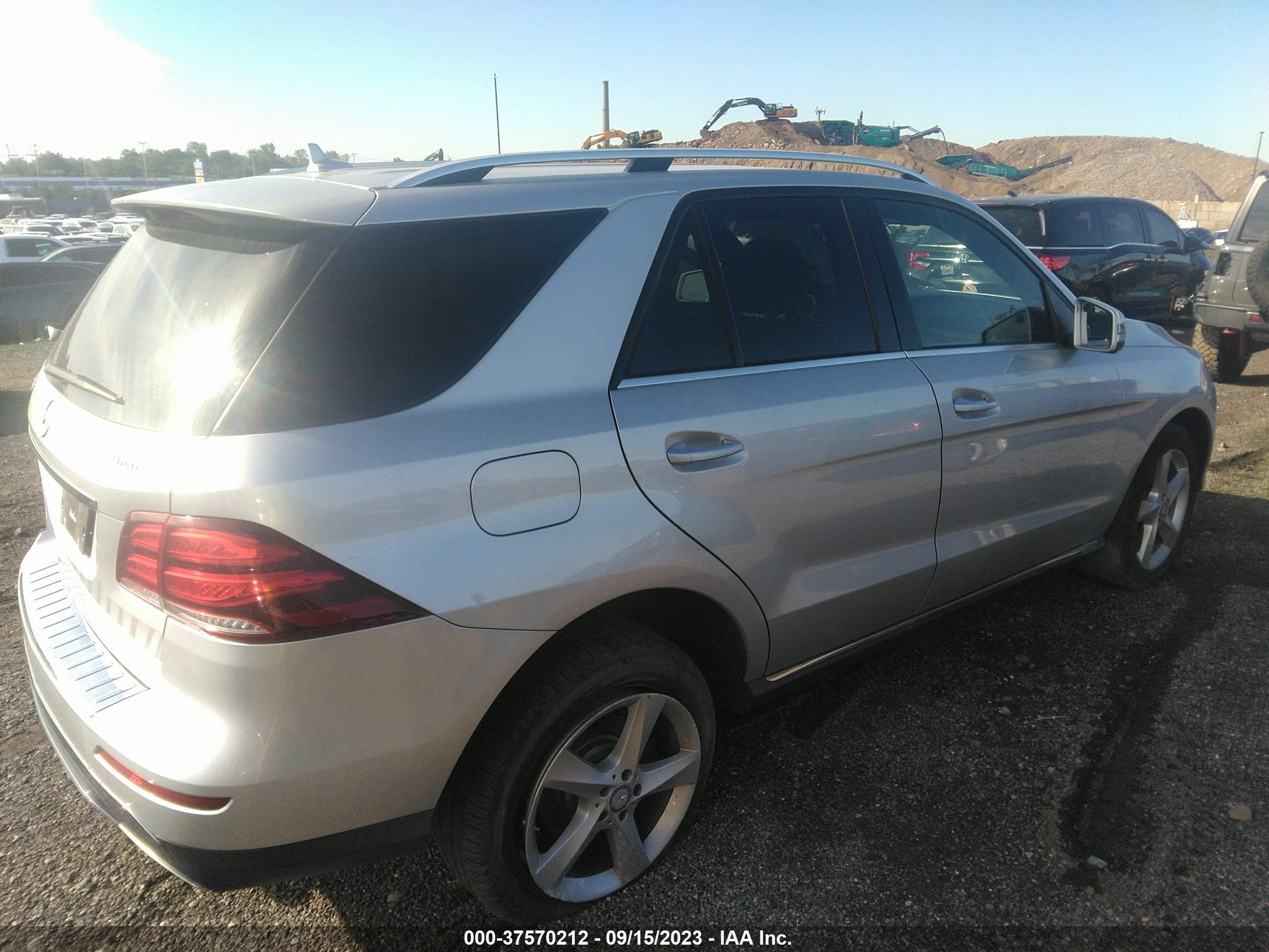 Photo 3 VIN: 4JGDA5HB0HA887666 - MERCEDES-BENZ GLE 