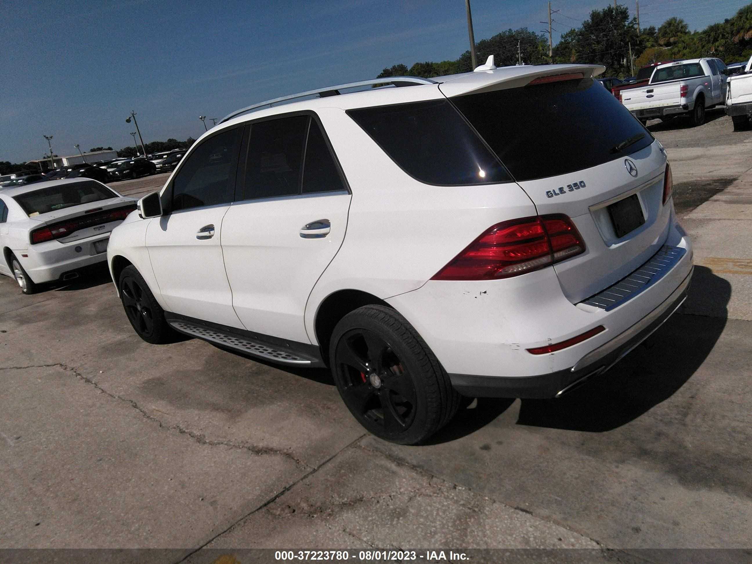 Photo 2 VIN: 4JGDA5HB5GA630873 - MERCEDES-BENZ GLE 