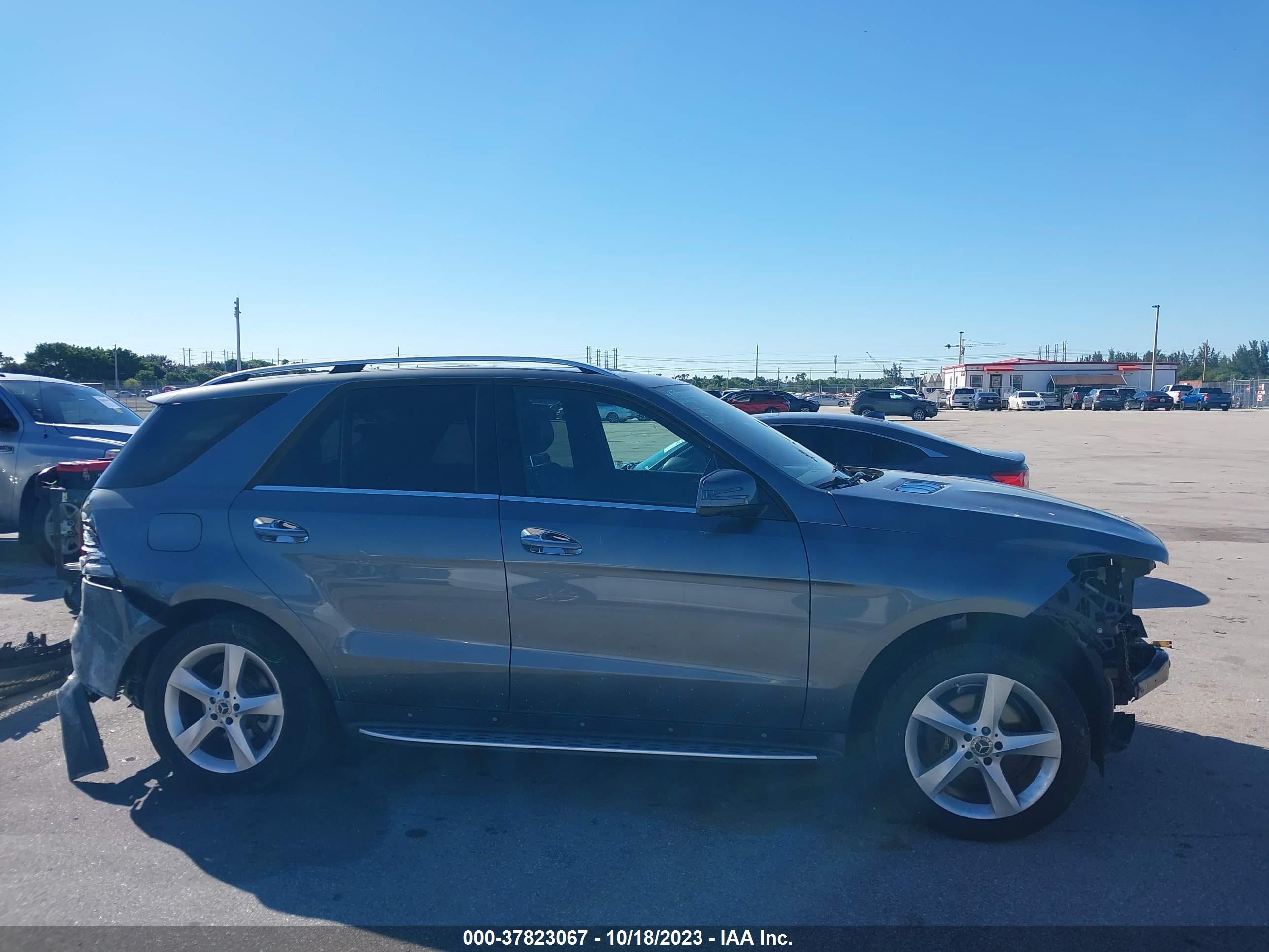 Photo 13 VIN: 4JGDA5HB6JB076549 - MERCEDES-BENZ GLE 