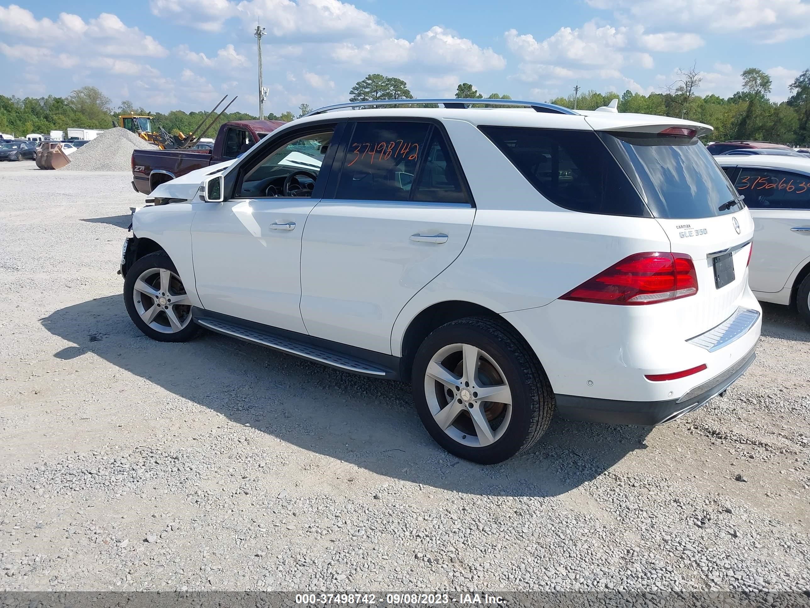 Photo 2 VIN: 4JGDA5HB8GA765216 - MERCEDES-BENZ GLE 