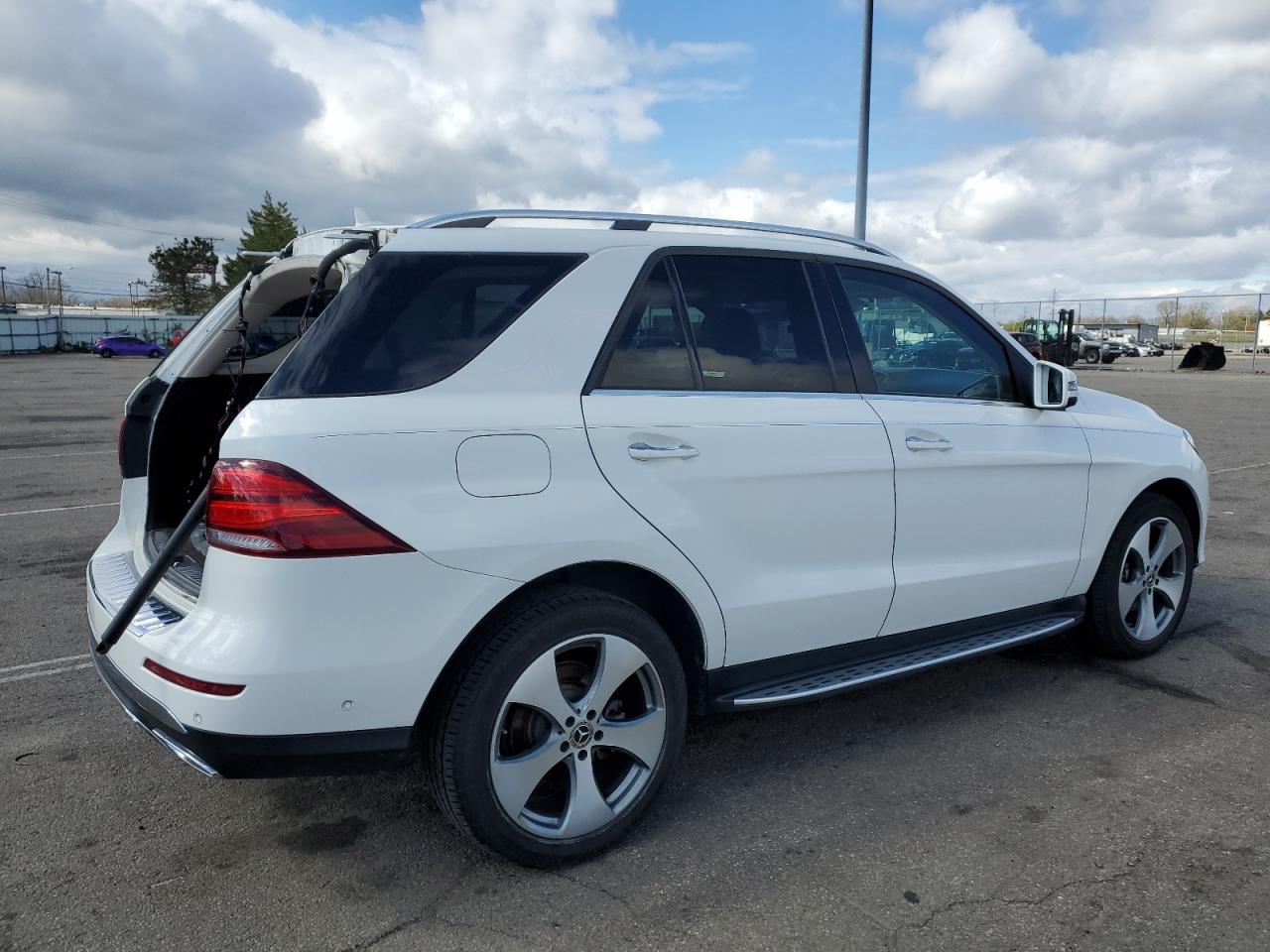 Photo 2 VIN: 4JGDA5HB9HA959187 - MERCEDES-BENZ GLE 