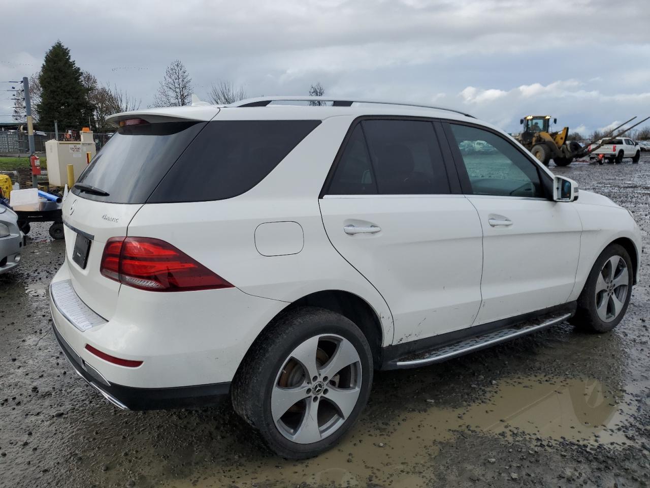 Photo 2 VIN: 4JGDA5HBXJB060774 - MERCEDES-BENZ GLE 