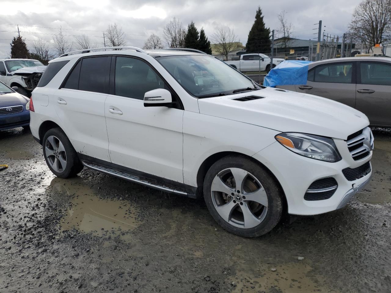 Photo 3 VIN: 4JGDA5HBXJB060774 - MERCEDES-BENZ GLE 