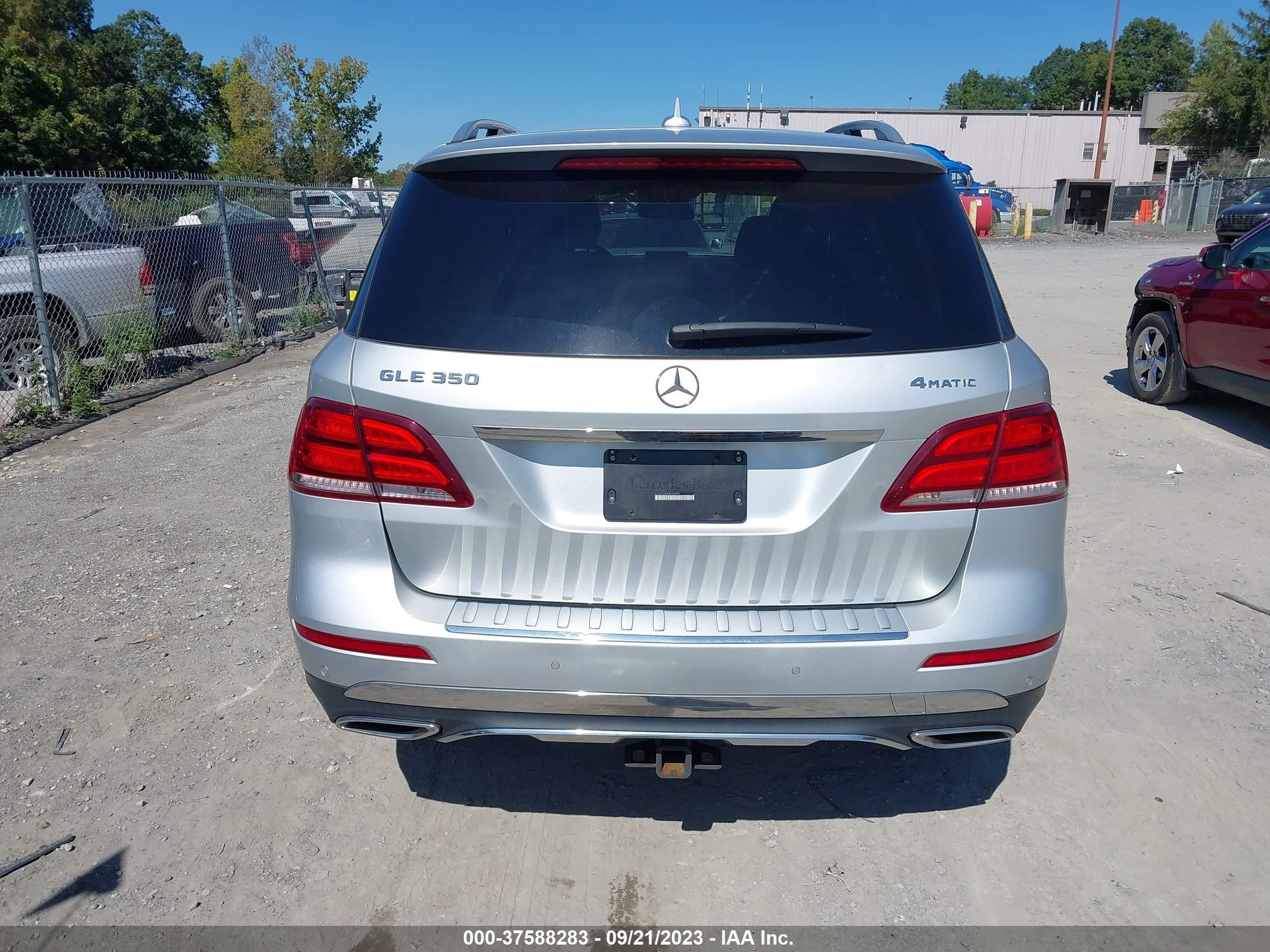 Photo 15 VIN: 4JGDA5HBXJB109990 - MERCEDES-BENZ GLE 