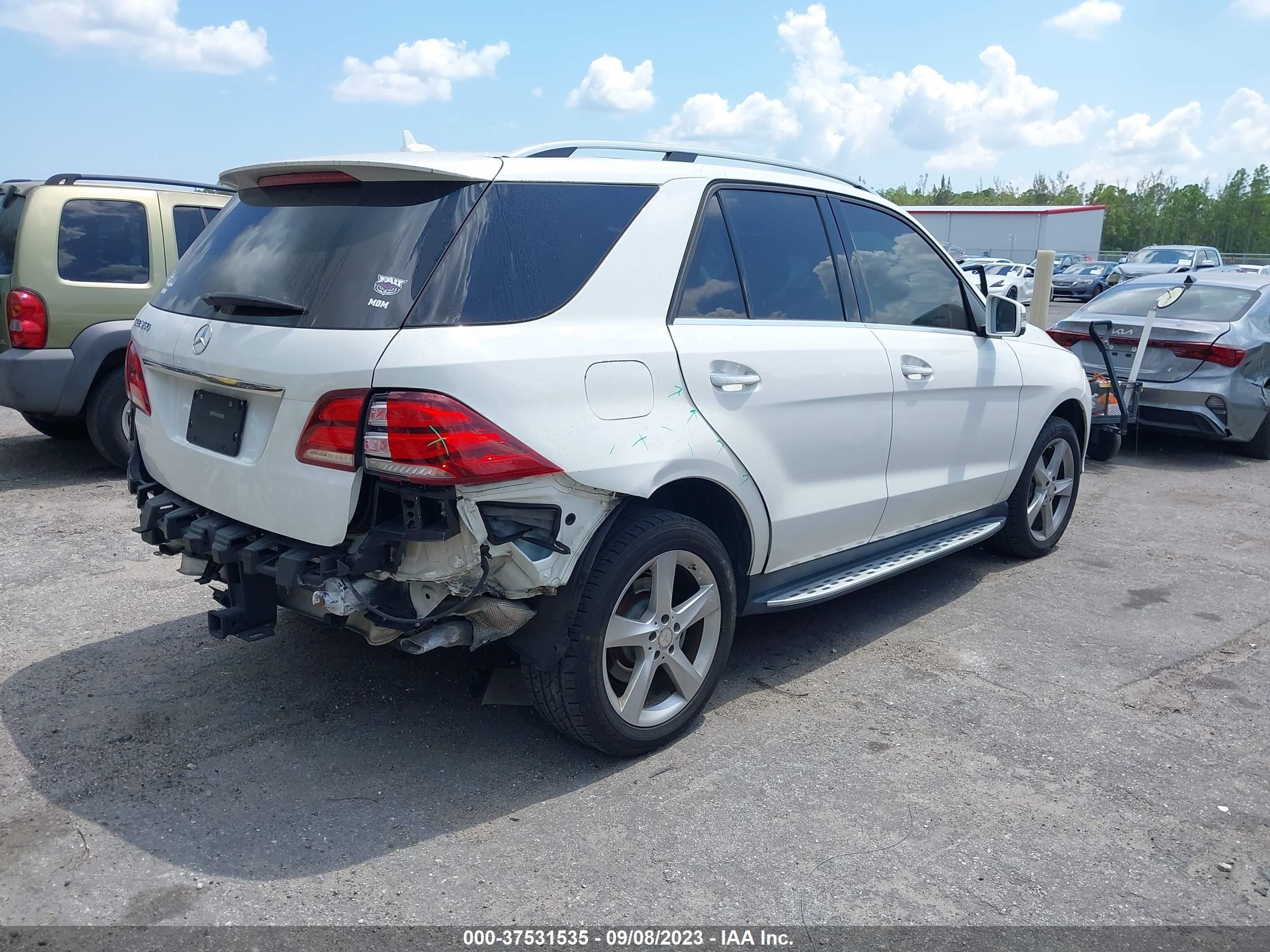 Photo 3 VIN: 4JGDA5JB6GA720026 - MERCEDES-BENZ GLE 