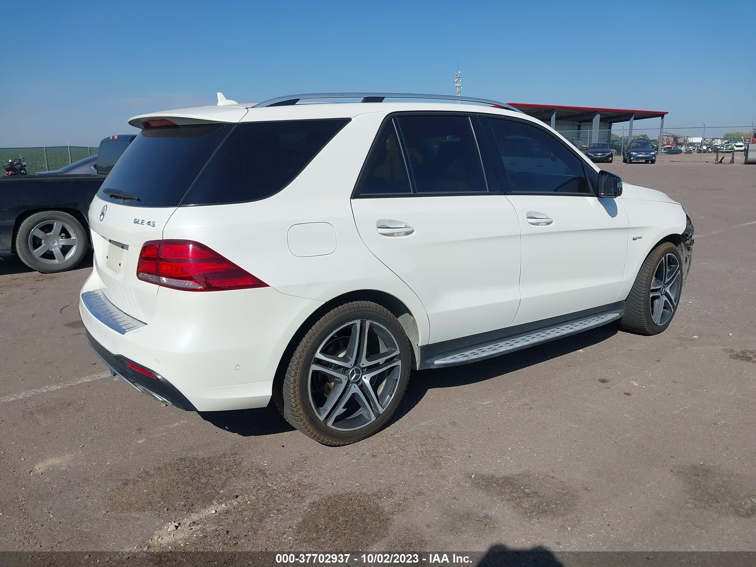 Photo 3 VIN: 4JGDA6EB0JB033206 - MERCEDES-BENZ GLE 