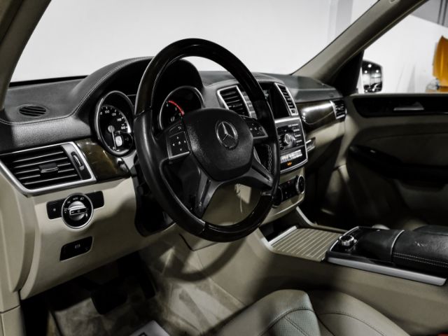 Photo 9 VIN: 4JGDF2EE2FA463482 - MERCEDES-BENZ GL-CLASS 