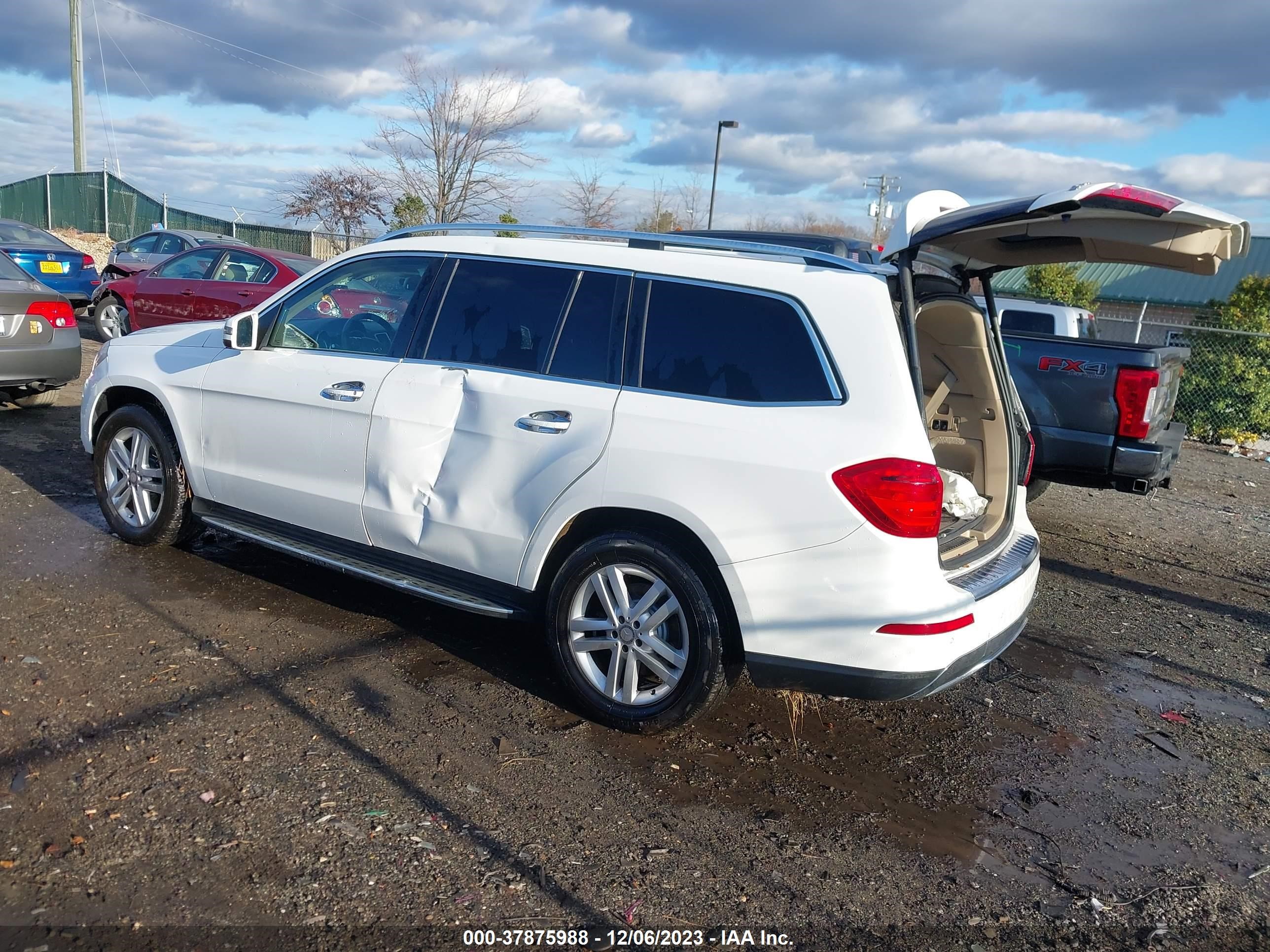 Photo 2 VIN: 4JGDF6EE5FA551899 - MERCEDES-BENZ GL-KLASSE 