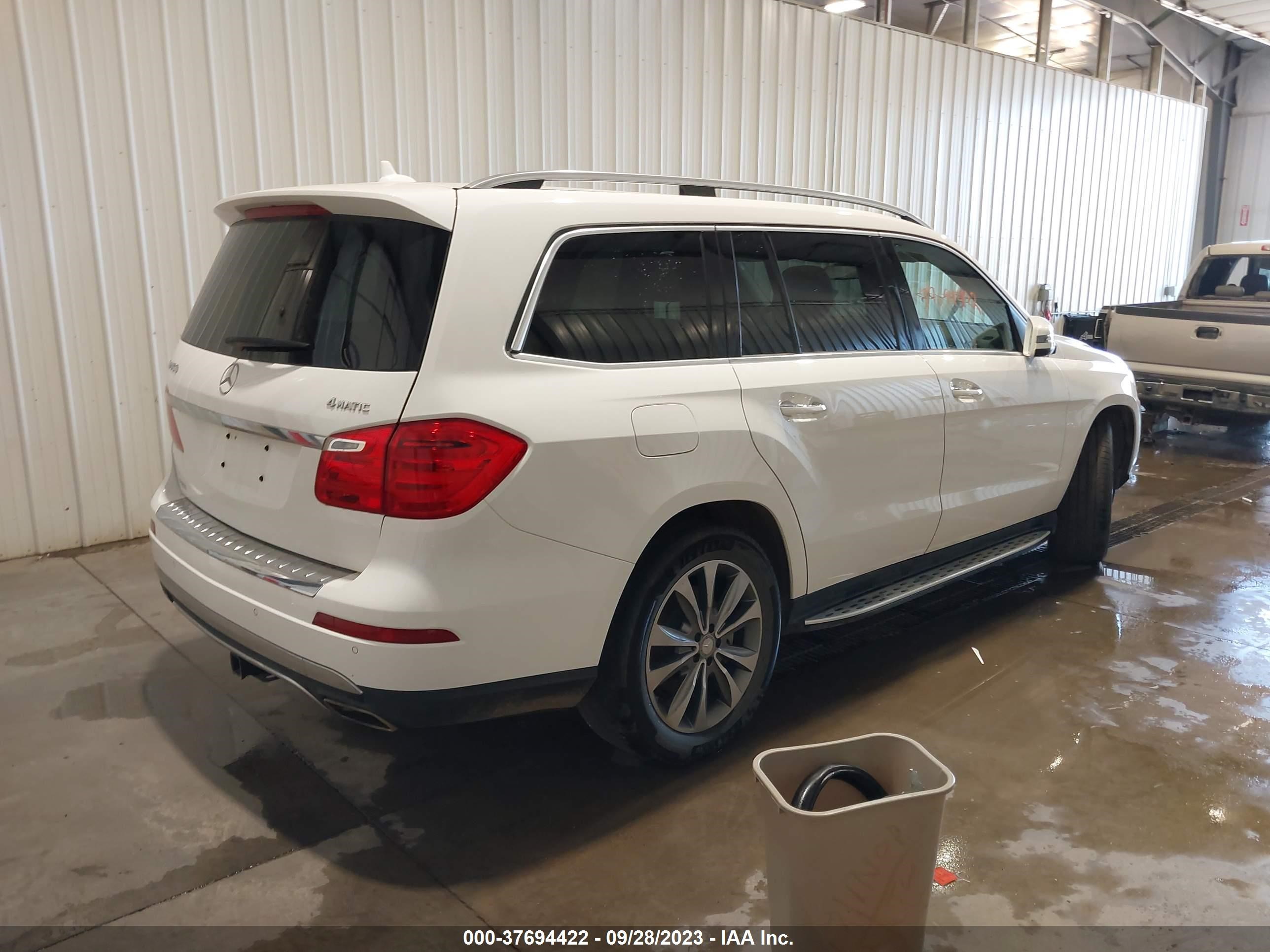 Photo 3 VIN: 4JGDF6EE6GA635439 - MERCEDES-BENZ GL 