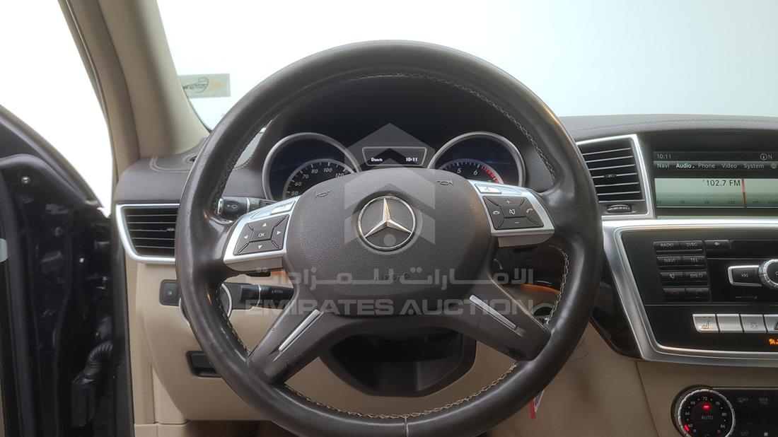 Photo 17 VIN: 4JGDF7CE0EA273498 - MERCEDES GL 