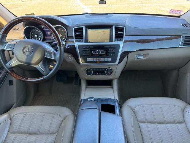 Photo 8 VIN: 4JGDF7CE9EA325484 - MERCEDES-BENZ GL-CLASS 