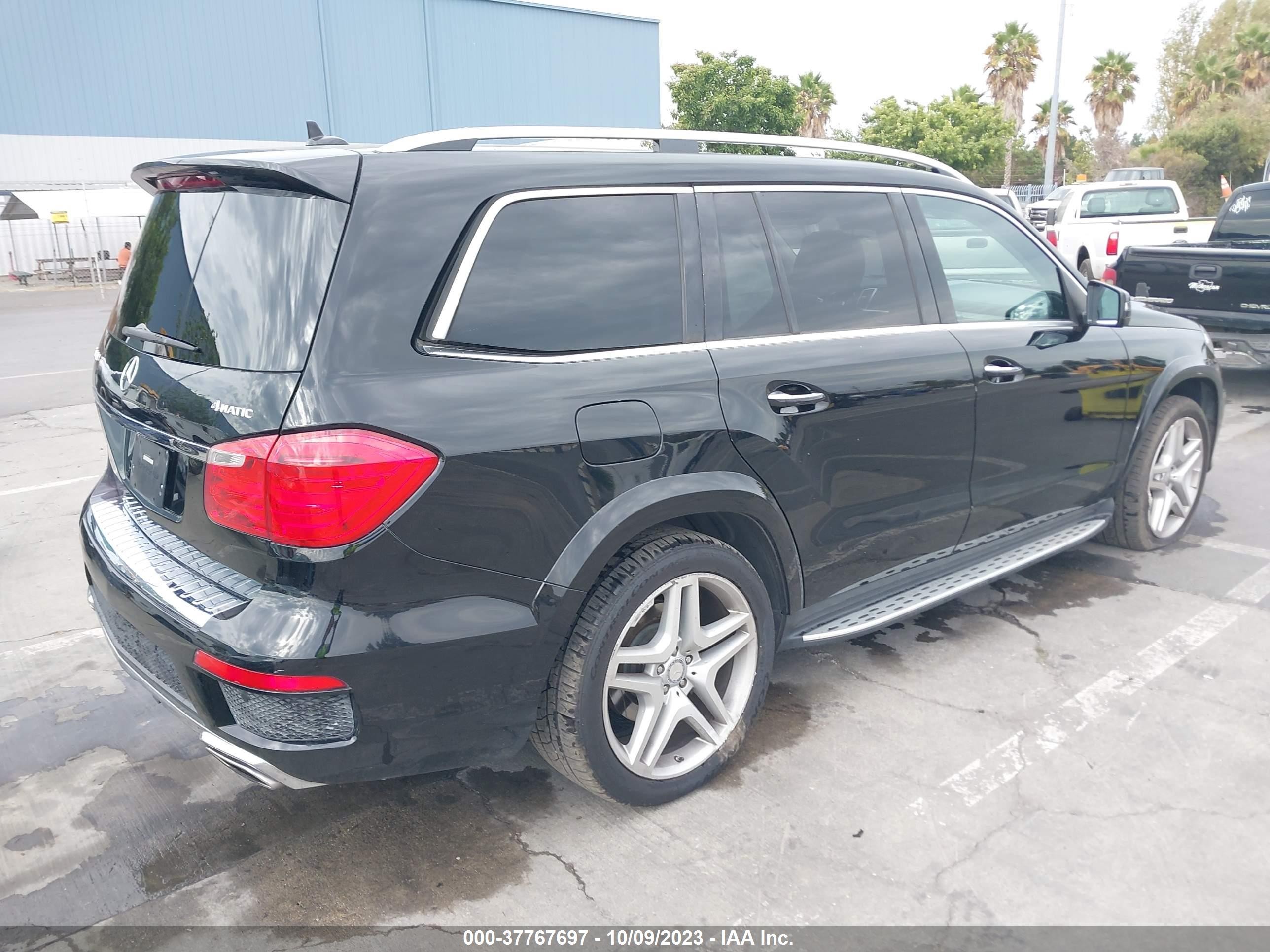 Photo 3 VIN: 4JGDF7DE2GA673225 - MERCEDES-BENZ GL 