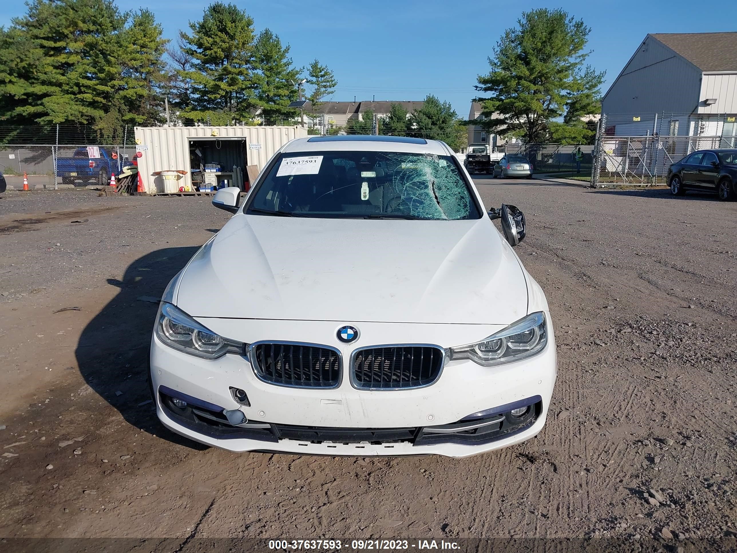 Photo 11 VIN: 4JGFB4KB4NA807127 - BMW 3ER 