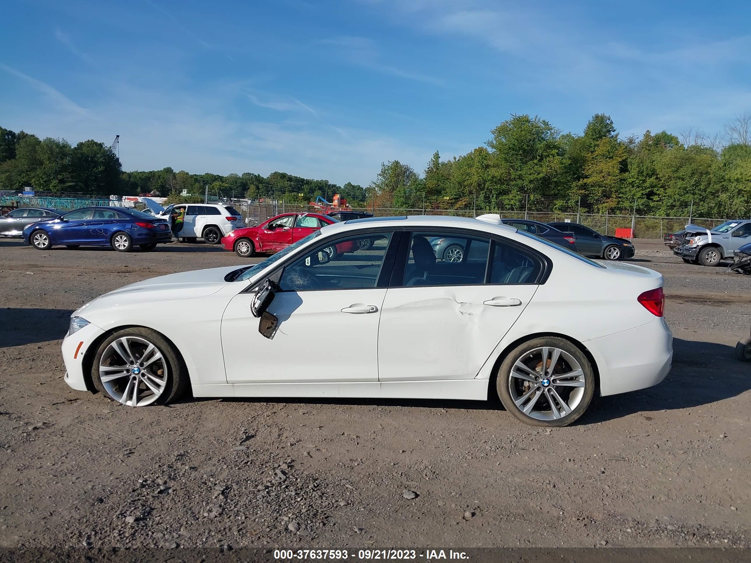 Photo 13 VIN: 4JGFB4KB4NA807127 - BMW 3ER 