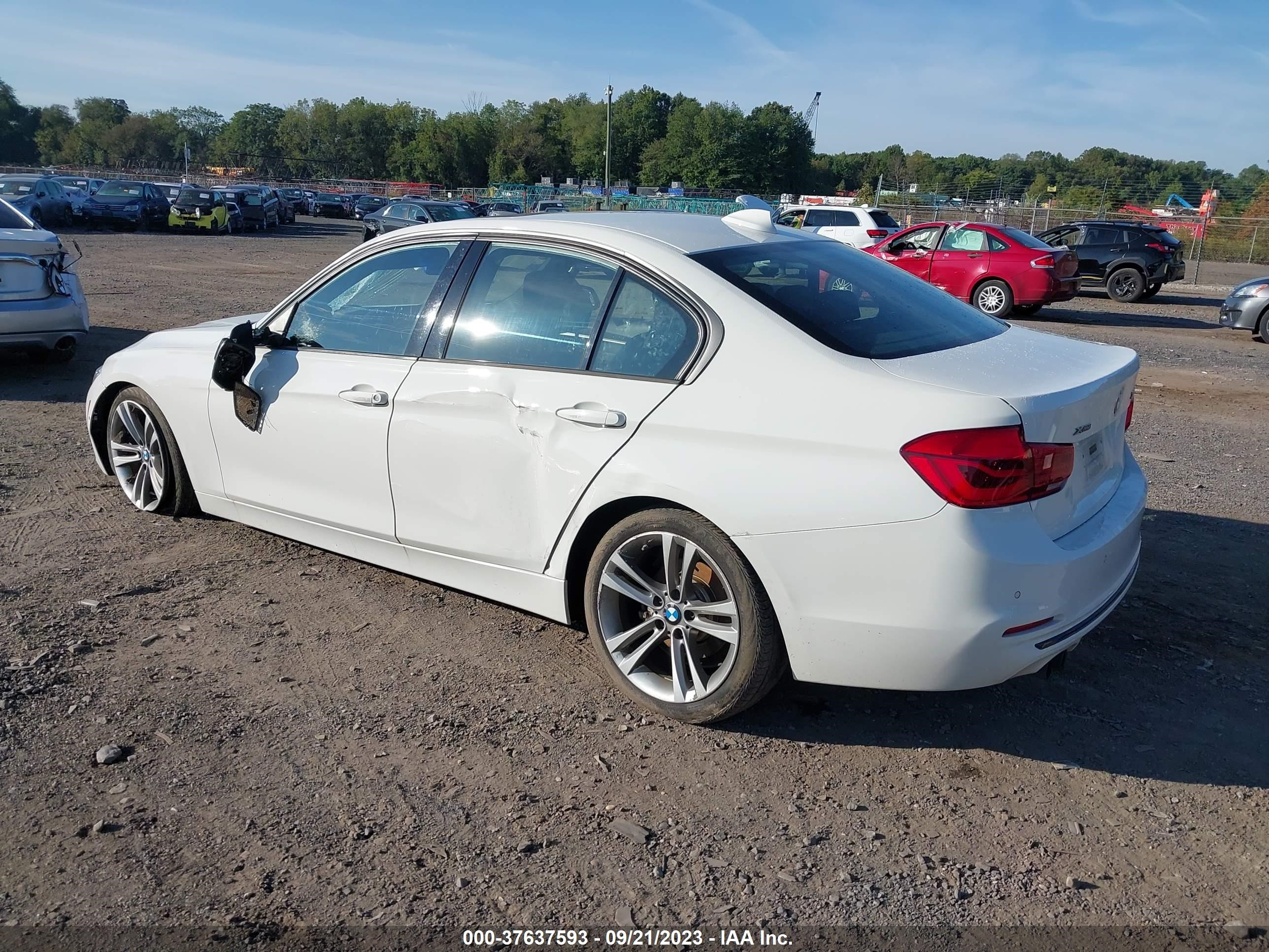 Photo 2 VIN: 4JGFB4KB4NA807127 - BMW 3ER 