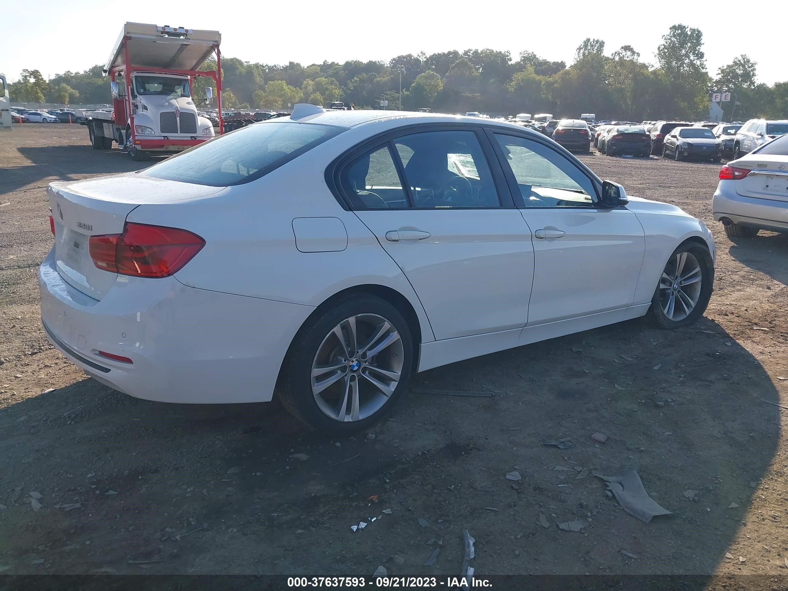 Photo 3 VIN: 4JGFB4KB4NA807127 - BMW 3ER 