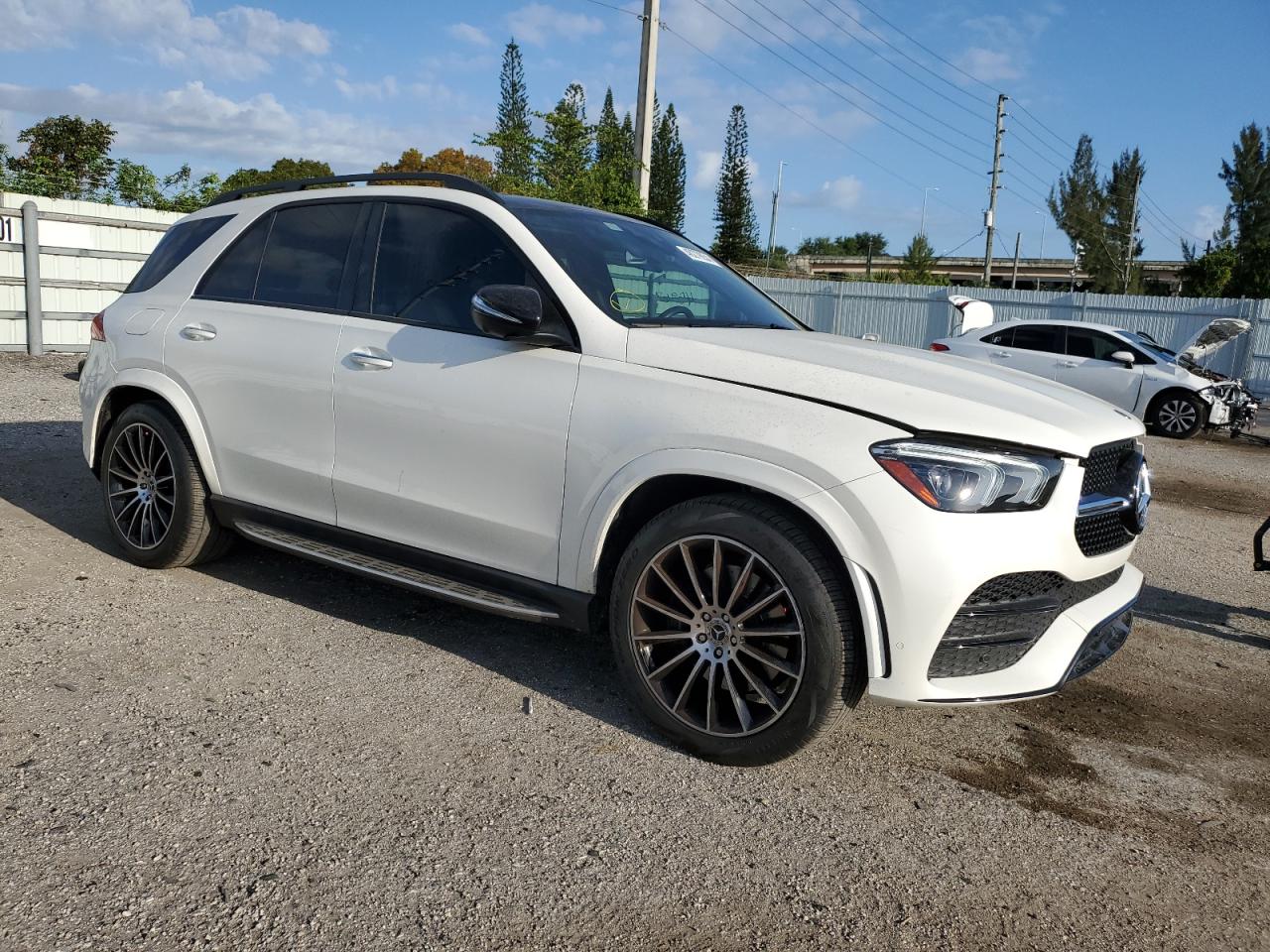 Photo 3 VIN: 4JGFB5KB7LA158216 - MERCEDES-BENZ GLE 